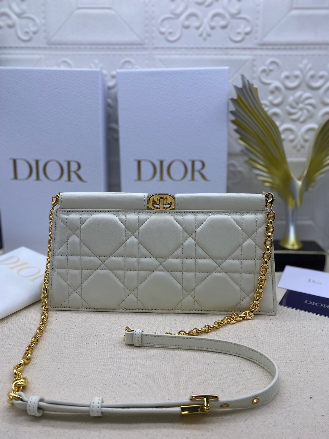 Dior Caro Colle Noire Clutch with Chain Cannage / DIOR Clutch / DIOR BAG พร้อมส่ง 4 สี กระเป๋าสะพายทรงคลัท ดีไซน์เรียบหรู ดูแพง รุ่นนี้คือ ถือแล้วผู้ดีมากค่ะ