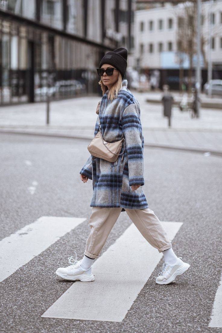 BEST SELLER!! **กำลังมาแรงมากค่ะ กับแบรนด์ PRADA ใบเดียวคุ้มมากค่ะ อุปกรณ์ ครบชุด **ซื้อ1ได้ถึง3ไอเท็ม ทั้งสายยาว และกระเป๋าใส่เหรียญ และป้ายแท็คหนัง อย่างดี **อะไหล่ปั้มแบรนด์แท้ทุกจุด วัสดุทำจากผ้า Nylon อย่างดี กันน้ำได้ อยู่ทรงสวย สามารถใส่กระเป๋าตังค