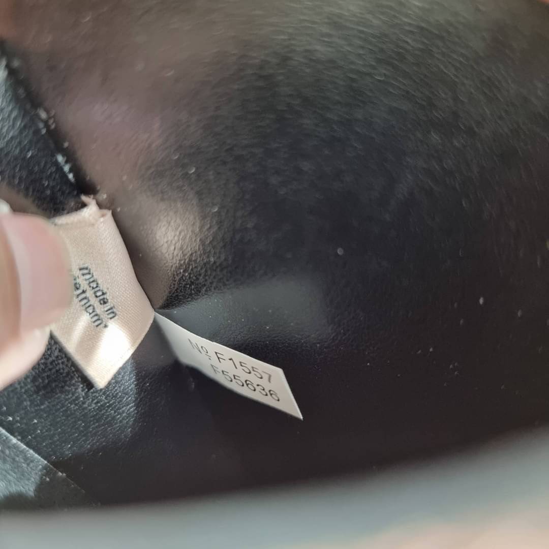 COACH NORTH/SOUTH PHONE CROSSBODY IN SIGNATURE CANVAS F55636 F39955 สุดคลาสสิคกับกระเป๋าสะพายเอนกประสงค์ Case phone ใส่โทรศัพท์มือถือได้ทุกรุ่น ดีไซน์ลายเอกลักษณ์ วัสดุหนังแคนวาสเคลือบลาย ฝาและภายในเป็นหนังสังเคราะห์เรียบ เปิด-ปิดด้วยกระดุม สายสะพายยาวประ