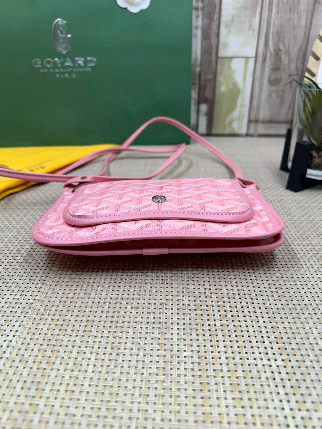 พร้อมส่ง 10 สี ORI หนังแท้ | GOYARD Plumet pouch-wallet กระเป๋าสะพายใบเล็กกะทัดรัด ดีไซน์กระเป๋าสตางค์ Plumet ดีไซน์มาพร้อมช่องใส่เหรียญ ธนบัตร และบัตรต่างๆ