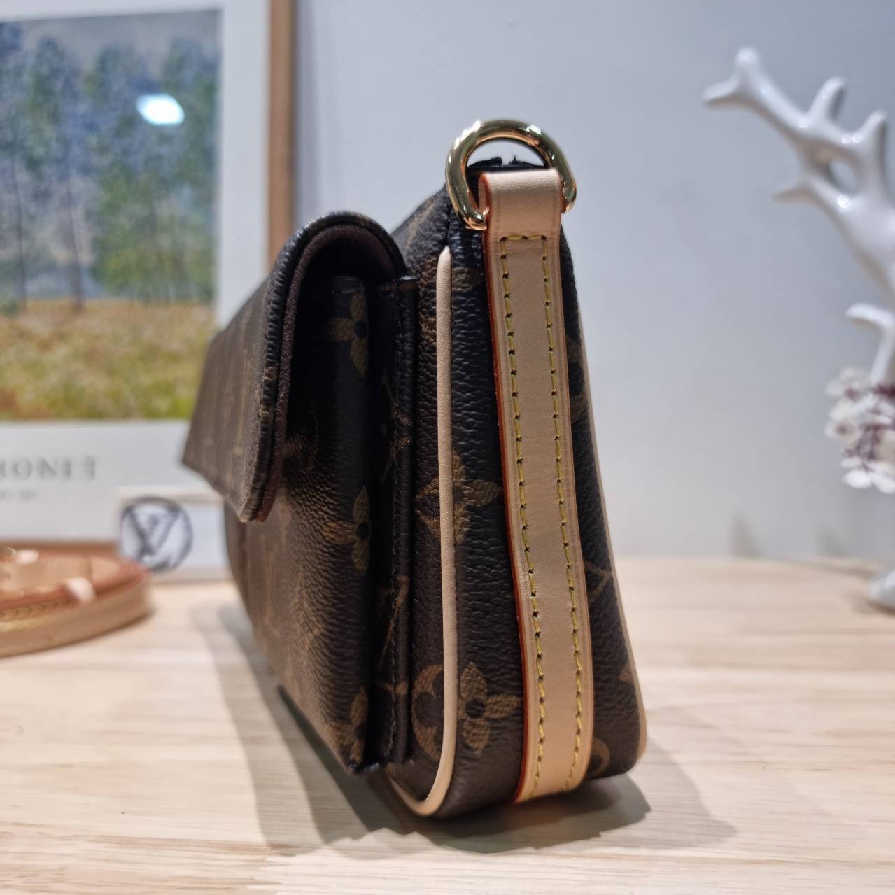 LV vivacite bag กระเป๋าสะพายมัลติ สายหนังครอสบอดี้ ปรับได้ตามต้องการ