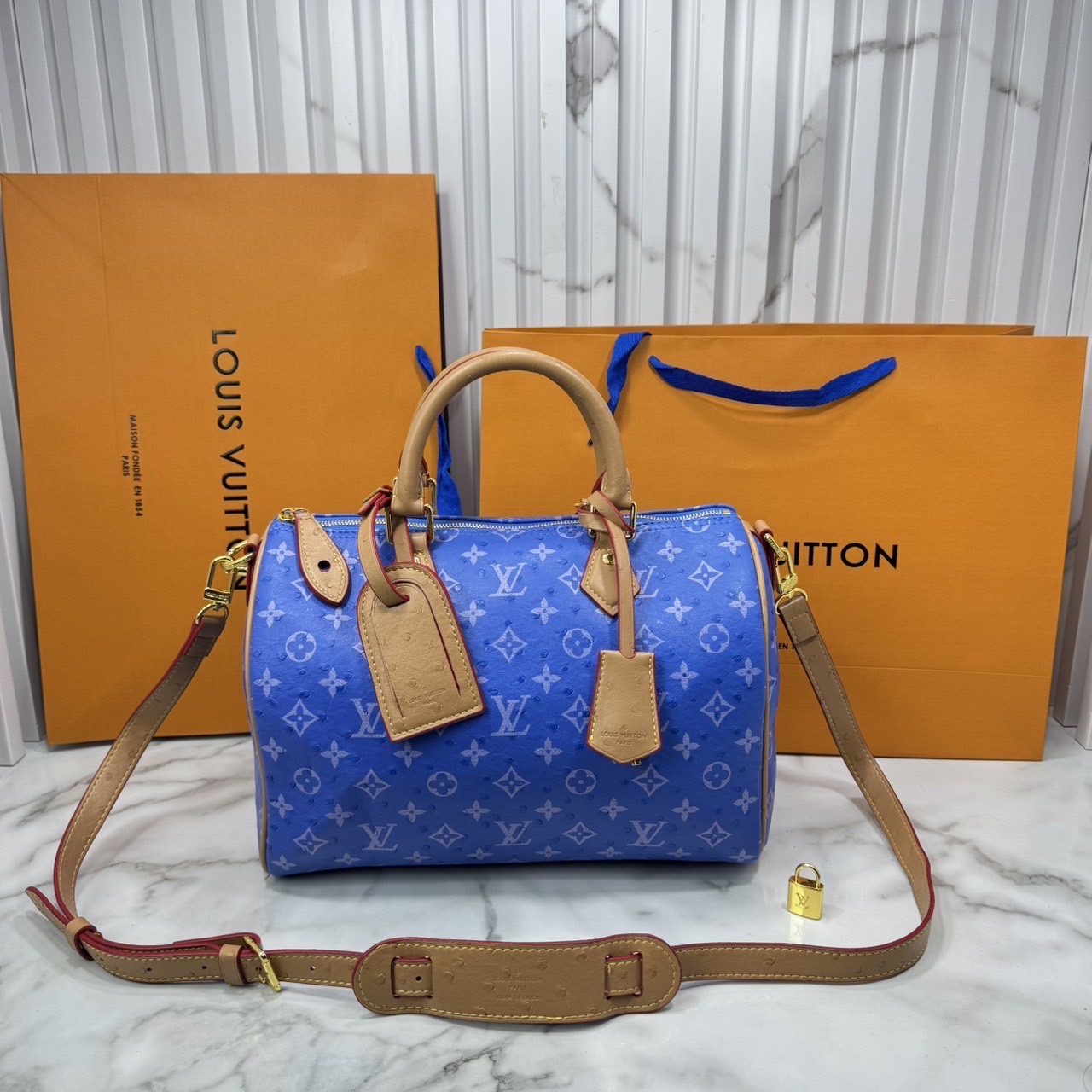 ORI หนังแท้ | LV Speedy P9 Bandoulière 30 Bag กระเป๋าสะพายทรงหมอนสปีดี้ใบใหญ่ คอลใหม่ล่าสุดหรูหราโดดเด่น แต่งลายนูนเพิ่มเท็กเจอร์เต็มใบ รูปทรงใช้งานง่ายสวยตลอดกาล