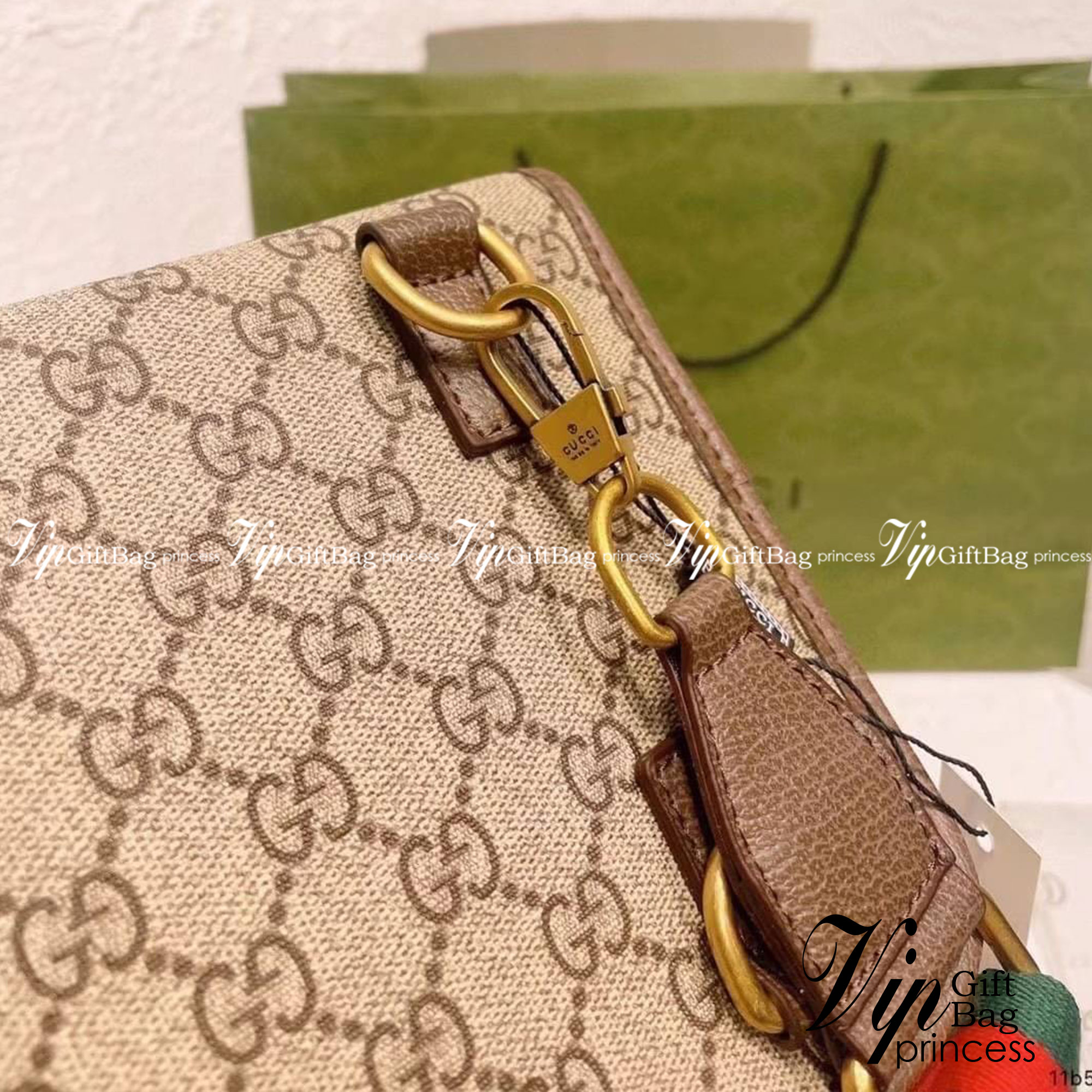 Gucci Neo Vintage small messenger bag / Gucci GG Supreme Canvas Tiger Head Chest Bag อีกหนึ่งในสัญลักษณ์ที่สำคัญของแบรนด์ วัสดุแคนวาสโมโนแกรมสวยงาม ใช้ได้ทั้งชายหญิง ภาพถ่ายจากงานขายจริง ใช้งานต่างประเทศได้