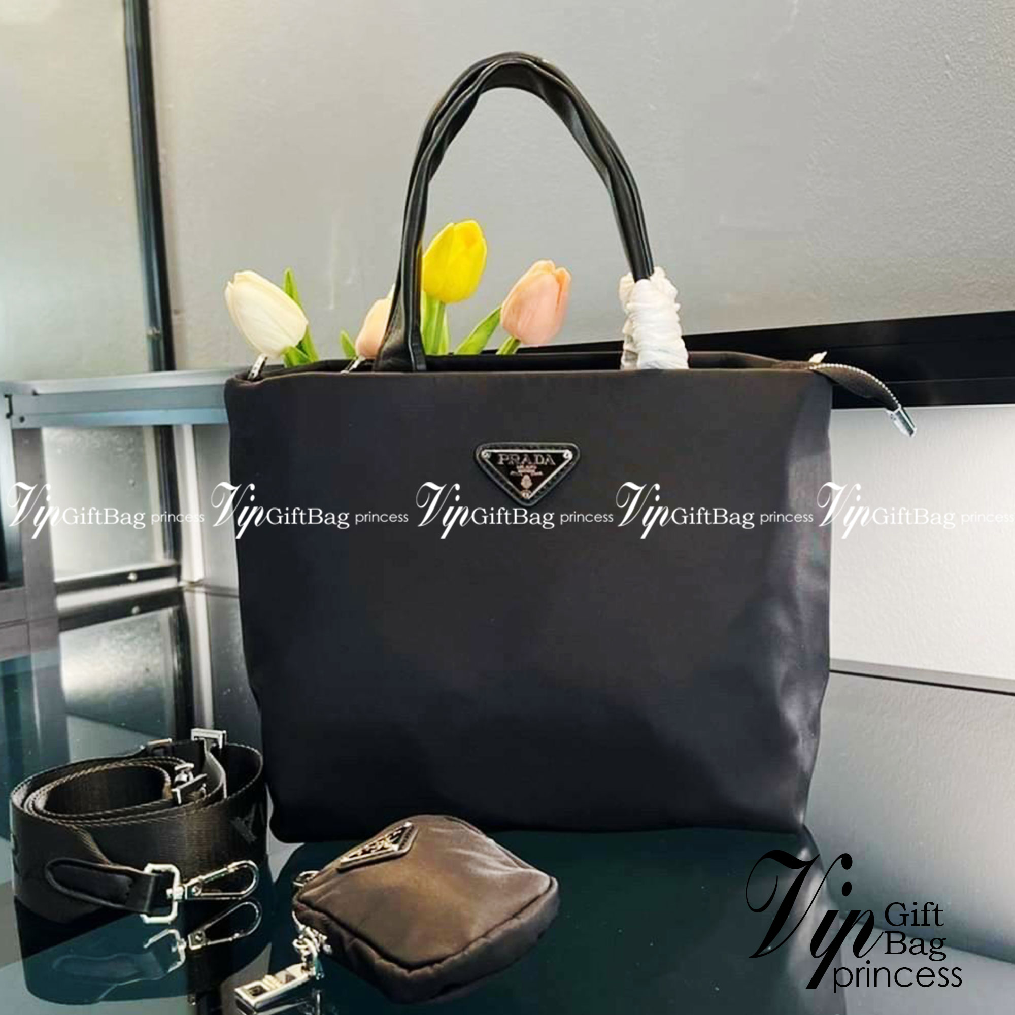 Prada nylon tote bag 9" กระเป๋าสะพายผ้าไนลอน พร้อมใบเล็ก ภาพถ่ายจากงานขายจริง ใช้งานต่างประเทศได้