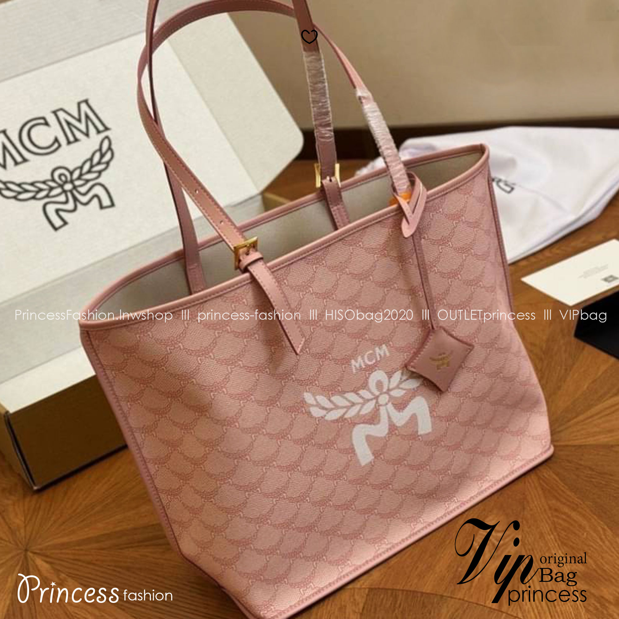 M.C.M MEDIUM HIMMEL SHOPPER IN LAURETOS กระเป๋าทรงโท้ทช้อปปิ้ง เรียบหรู คอลใหม่ พร้อมสีใหม่ ดีไซน์ละมุน น่าใช้มากๆ ก พิเศษสุดกับพวงหนังพร้อมห่วงกุญแจทึ่สามารถห้อยพวงกุญแจน่ารักๆได้