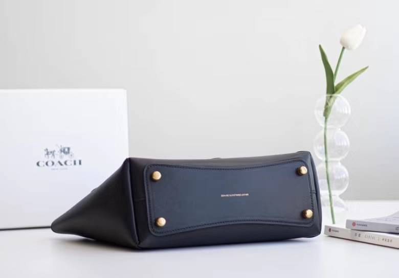 COACH COURIER CARRYALL 23 IN COLORBLOCK SIGNATURE CANVAS พร้อมส่ง 7 แบบ พร้อมส่ง ลุคดูไฮสุดๆค่ะ! กระเป๋าสะพายหนังหรูหราและคลาสสิค หนังแท้ชั้นดีที่สุด น้ำหนักเบา หนังสวยมากก สัมผัสแล้วหลงรักแน่นอนจ้าา😘