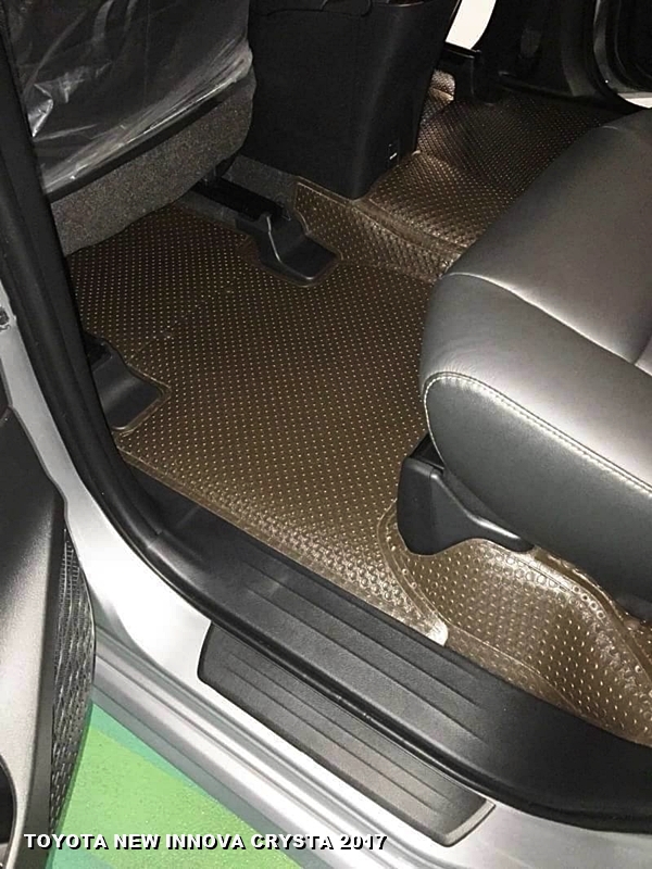 พรมปูพื้นรถยนต์ TOYOTA INNOVA CRYSTA 2017 กระดุมเม็ดเล็กรีดขอบ สีช็อคโกแลต เต็มคัน เข้ารูป