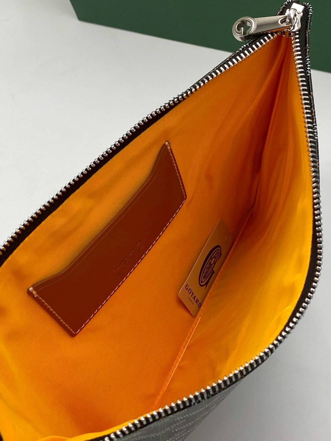ORI หนังแท้ | GOYARD Senat MM Pouch / GOYARD Clutch Bag กระเป๋าทรงพอชคลัช ใช้เป็นกระเป๋าจัดระเบียบสำนักงานได้ เหมาะสำหรับใส่เอกสารขนาด A4, จัดระเบียบสิ่งของในกระเป๋า หรือใช้เป็นกระเป๋าคลัตช์สำหรับใช้ในชีวิตประจำวัน