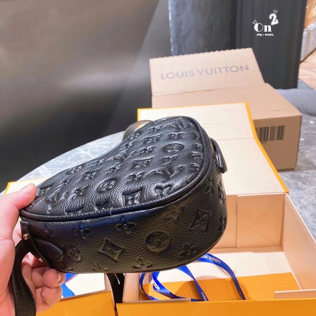 LV Sac Coeur handbag / LV Heart Puffy Bag ปังไม่ไหว กระเป๋าสะพายรูปทรงหัวใจ งานสวยเป๊ะ หนังปั้มลายโมโนแกรม แมทง่ายเข้าได้ทุกลุค ภาพสินค้าถ่ายจากงานขายจริง ใช้งานต่างประเทศได้