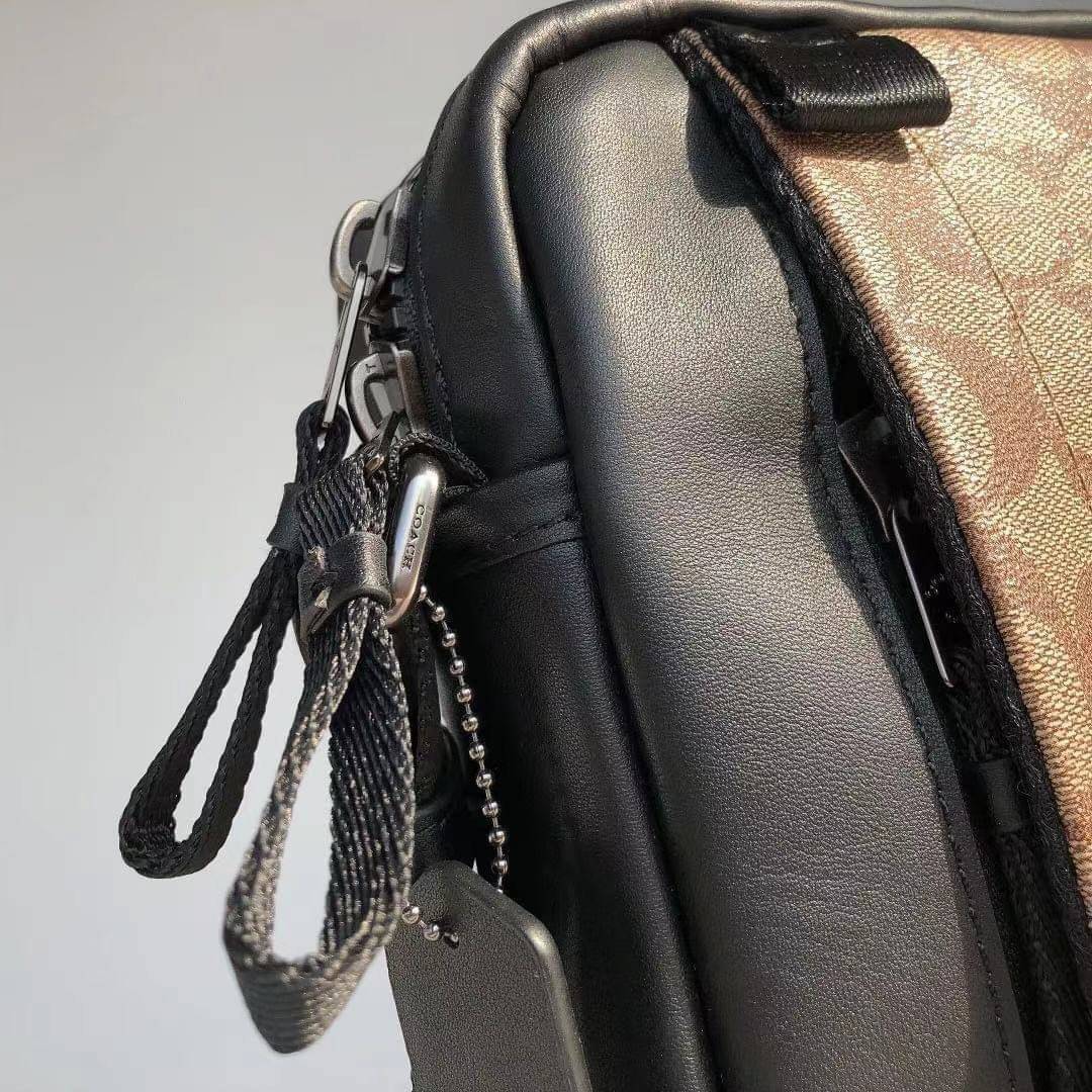 COACH NORTH/SOUTH EDGE CROSSBODY (COACH 5626) IN SIGNATURE CANVAS (COACH 6788) กระเป๋าสะพายผู้ชาย กระเป๋าสะพายรุ่นใหม่ ชนช็อป (!!)รุ่นหายาก สี COBALT MULTI วัสดุทำจาก หนังลูกวัวแท้ เนื้อเรียบ พิมพ์ลาย ขนาดกำลังดี