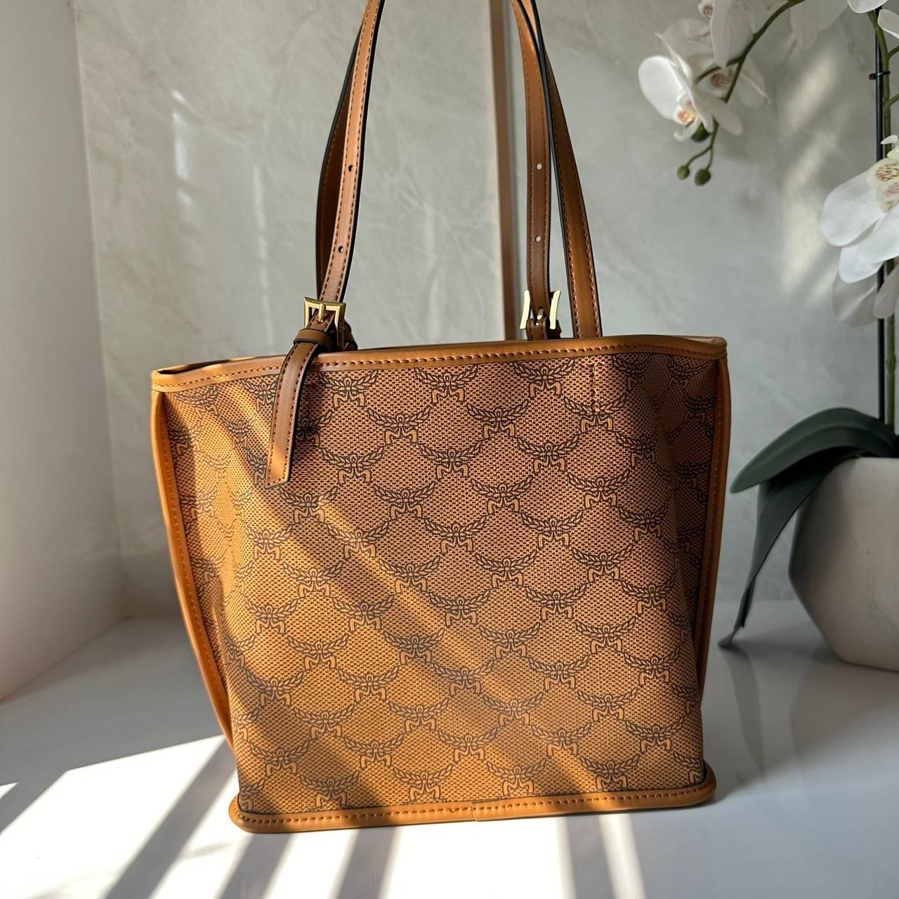 M.C.M MINI HIMMEL SHOPPER IN LAURETOS กระเป๋าทรงช้อปปิ้ง เรียบหรู เกรดออริ สลับแท้ 1:1 ใช้งานต่างประเทศได้