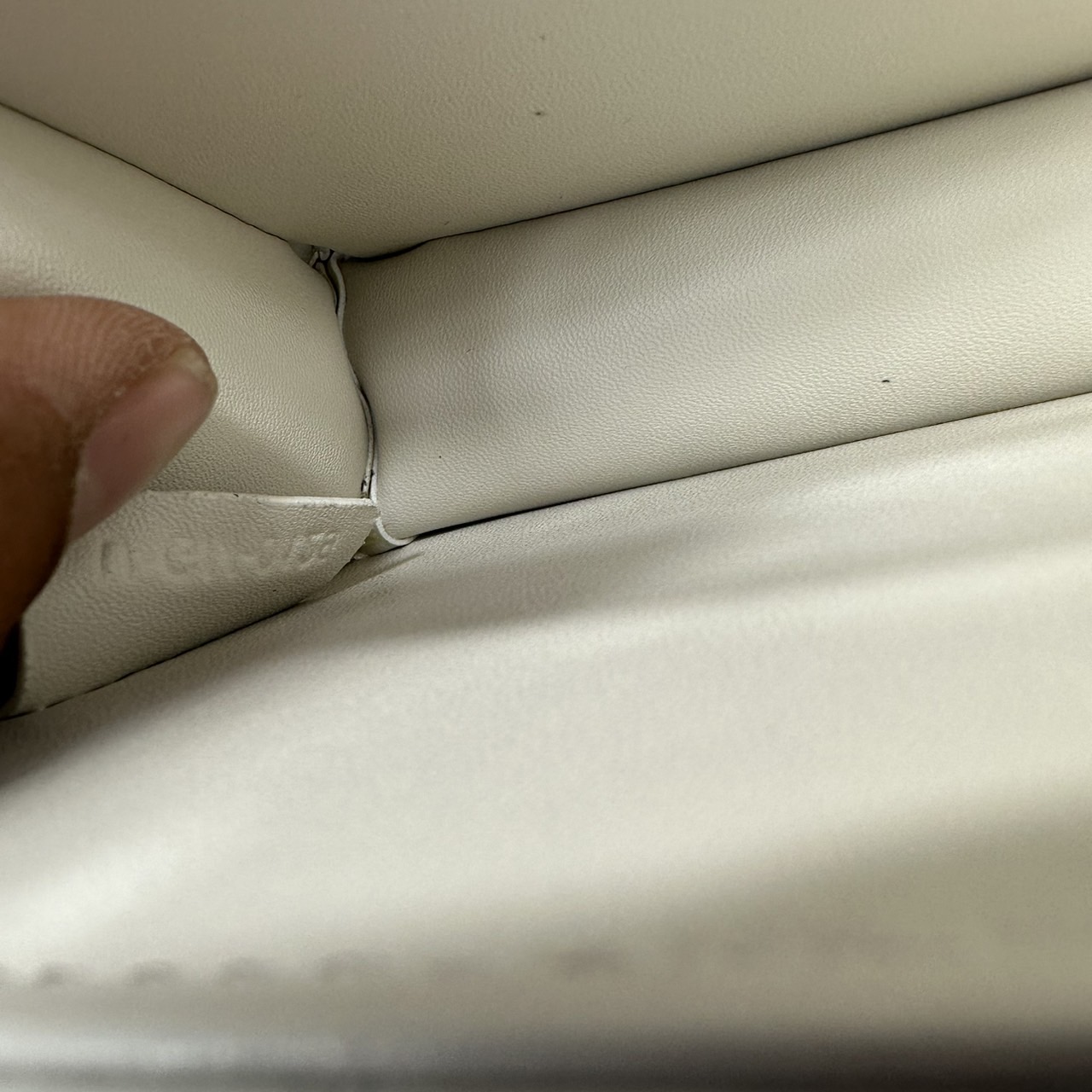 8" DIOR Mini Dior Ange Bag / Dior Clutch Bag Macrocannage CD clasp with white resin pearl กระเป๋าถือพร้อมสายสะพาย ประดับตัวล็อคมุก สวยงามเหนือกาลเวลา เกรดออริ 1:1