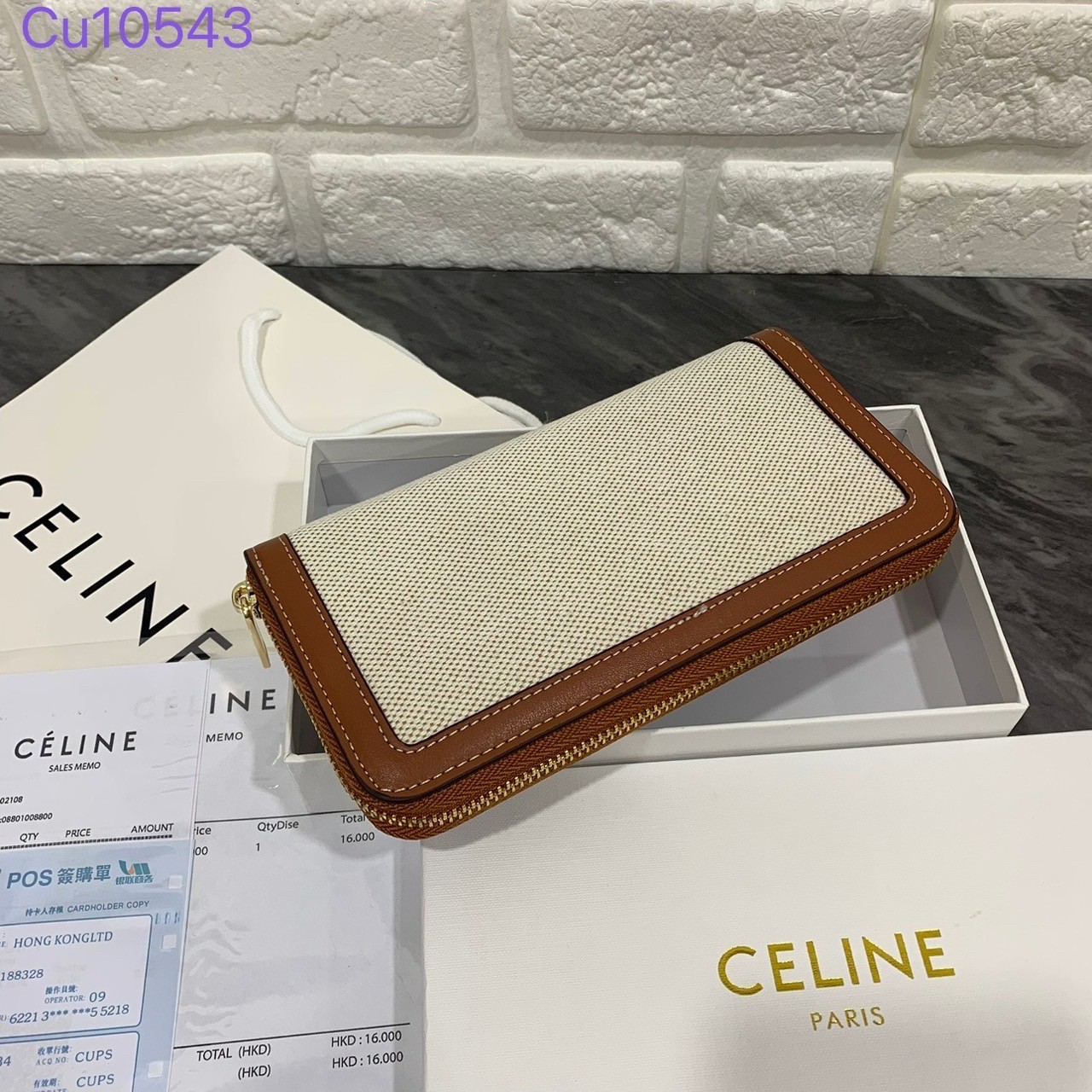 CELINE SHORT WALLET / CELINE LONG WALLET กระเป๋าสตางค์ซีลีน แบบสั้นและยาว พร้อมส่ง!! สวยหรูอยู่ทรงมีโลโก้ด้านหน้าภายในมีช่องแบ่งหลายช่อง มีช่องใส่บัตรหลายช่อง ไอเท็มแนะนำในราคาสุดคุ้ม นาทีนี้ห้ามพลาดค่ะ!
