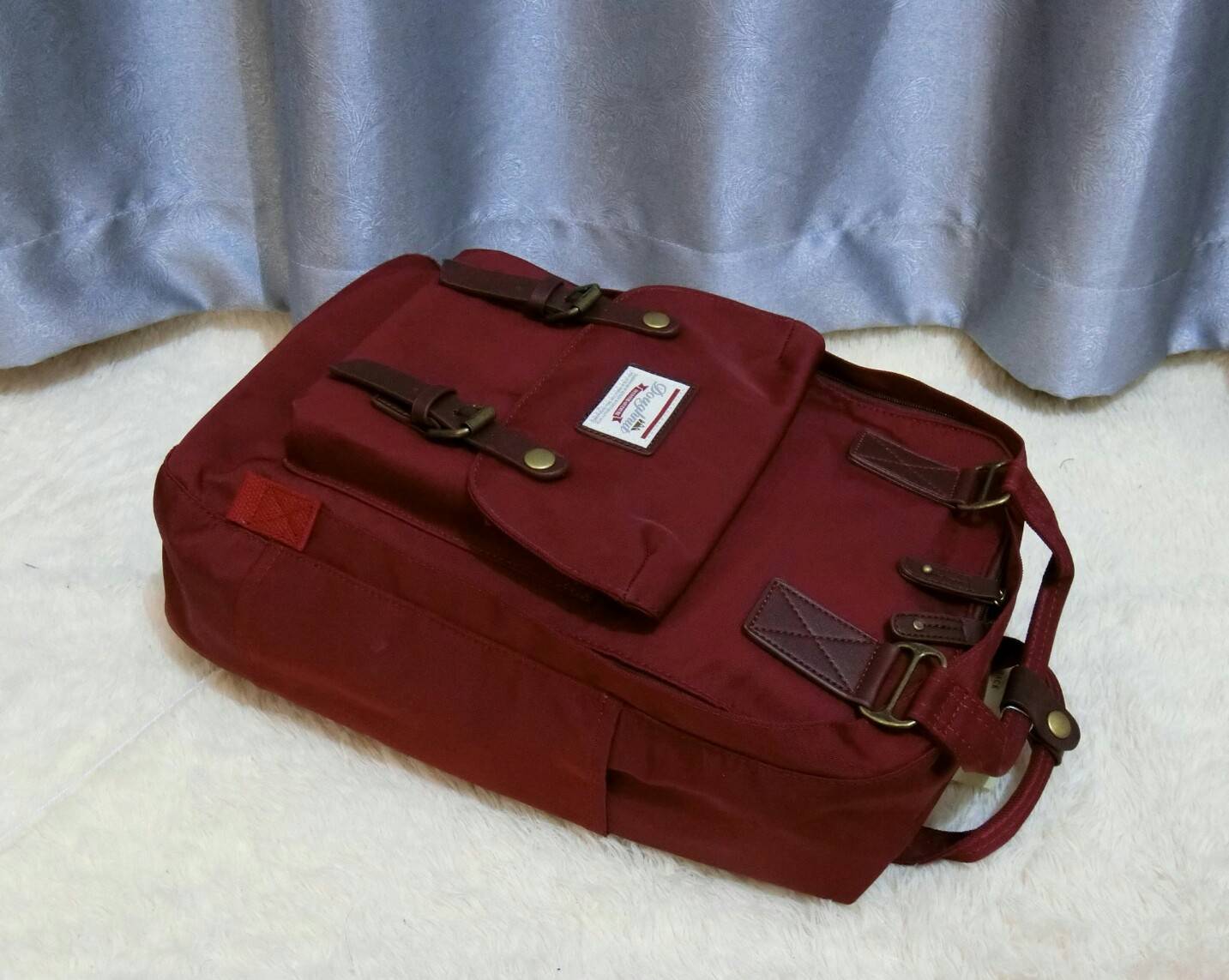 MACAROON CLASSIC BACKPACK กระเป๋าเป้สุดฮิต โดดเด่นด้วยสีสันสดใสโทนพาสเทล วัสดุ Nylon เกาหลีคุณสมบัติพิเศษ กันน้ำได้ในระดับนึง ด้านหน้า มีช่องเก็บของ เปิดปิดด้วยซิปบน ด้านข้างมีช่องเก็บของ ด้านใน มีช่องจัดระเบียบกระเป๋า แบ่งใส่ของได้เป็นสัดส่วน ใส่หนังสือ 