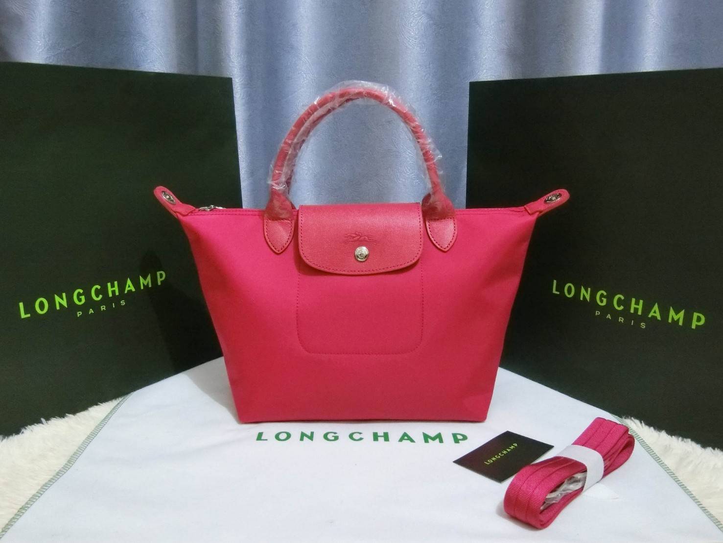 Longchamp Size S สินค้าใหม่ ของแท้!! เป็นล็อตผลิตเกินออเดอร์จากโรงงาน มาพร้อมการ์ด/ถุงผ้าแบรนด์/ถุงกระดาษแบรนด์ Size S: 25 x H. 23 x 16 cm. Color: Rose Pink 270