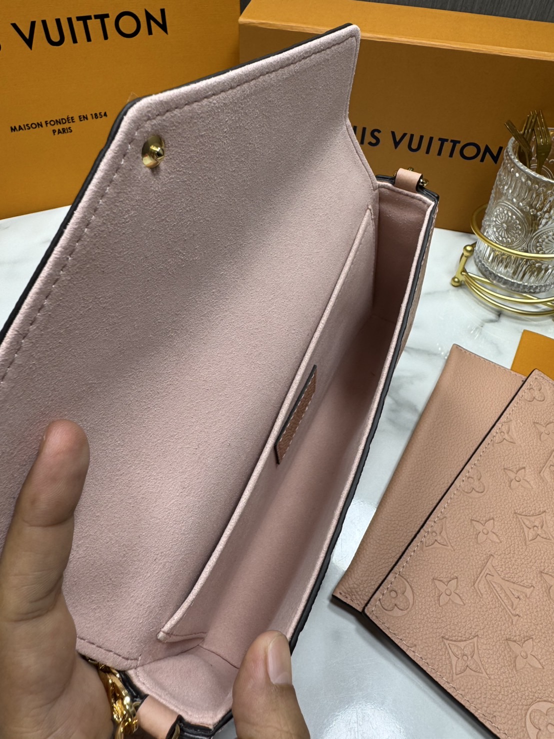 OP ORI หนังแท้ | LV Felicie Pochette bag in soft Monogram Empreinte leather กระเป๋าสะพายทรงพอชขนาดกะทัดรัด หนัง Monogram Empreinte เนื้อนุ่มประทับลาย Monogram สุดไอคอนิก