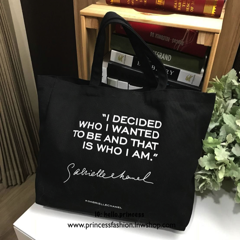Chanel Canvas Shopping Bag Gift With Purchase (GWP) กระเป๋าสะพายทรง Shopping VIP. gift จาก Chanel Perfume วัสดุ Canvas เนื้อหนา คุณภาพ พิมพ์ลายเเบรนด์ทั้ง 2 ด้าน ดูมีดีเทล จุมาก ใส่ A4, Laptop น้ำหนักเบา Must Have !