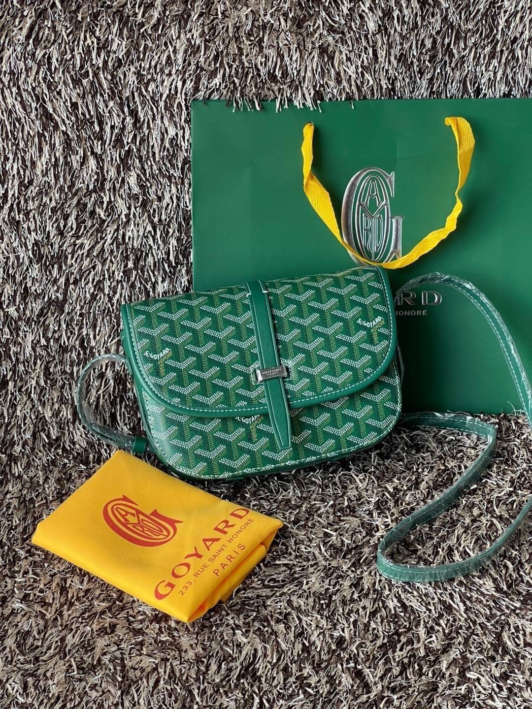 Goyard belvedere pm แบรนด์ดังจากฝรั่งเศส เรัยบหรูแต่ดูสง่า สะดุดตาด้วยลายเฉพาะตัว วัสดุที่นำมาตัดเย็บกระเป๋าเป็นวัสดุผ้าใบ