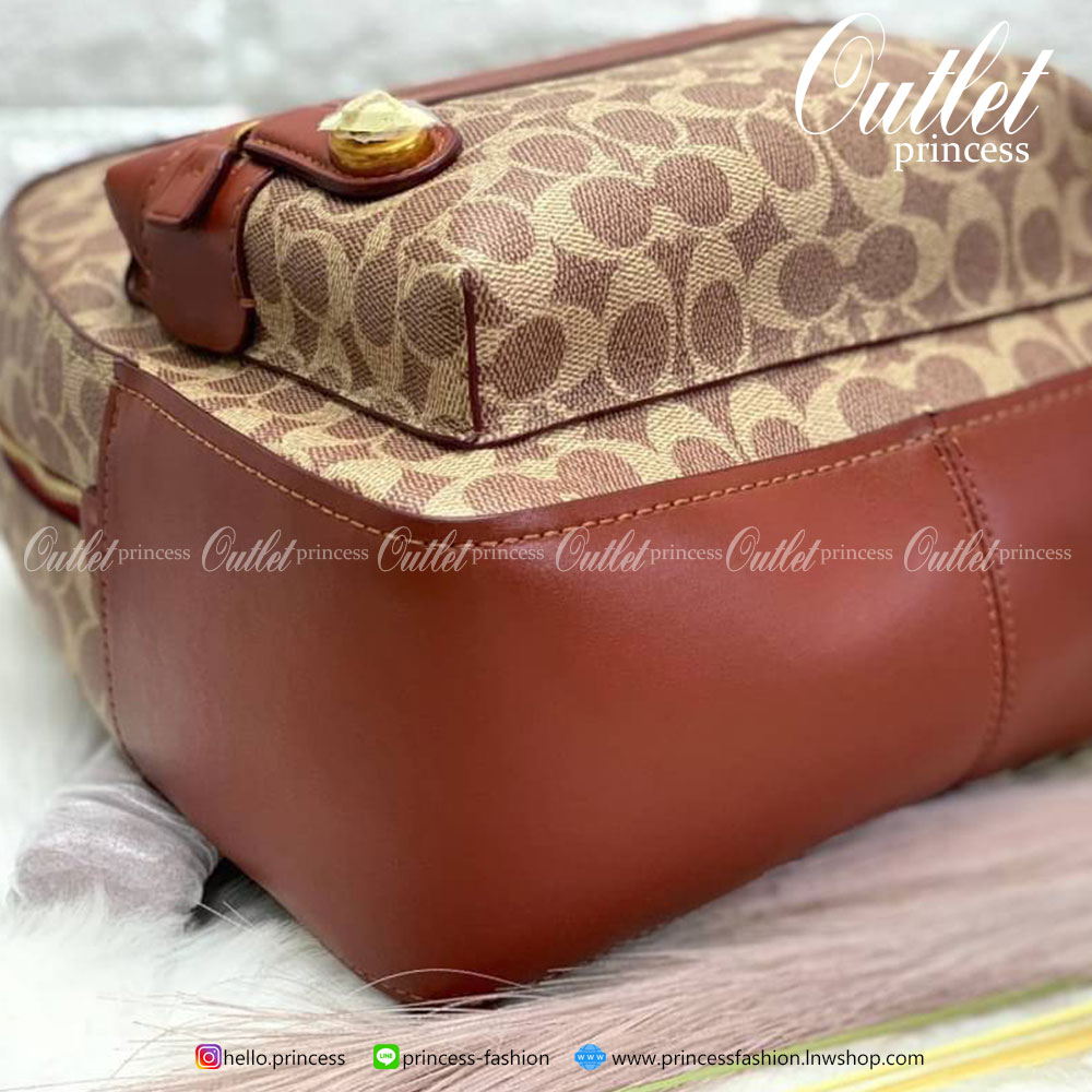 COACH LARGE SIGNATURE CAMPUS BACKPACK (32754) กระเป๋าสะพายหลังแบบมีหูหิ้ว หนังแท้อย่างดี หนังสมูทมากๆค่ะ พร้อมสีสุดคลาสสิค! ด้านหน้ามีช่องซิปขนาดกลางให้หนึ่งช่อง เปิดปิดช่องหลักแบบซิปคู่ ภายในกว้างมากๆค่ะ ใส่ได้เยอะทีเดียว มีช่องซิปและช่องเล็กใส่ของจุกจิก