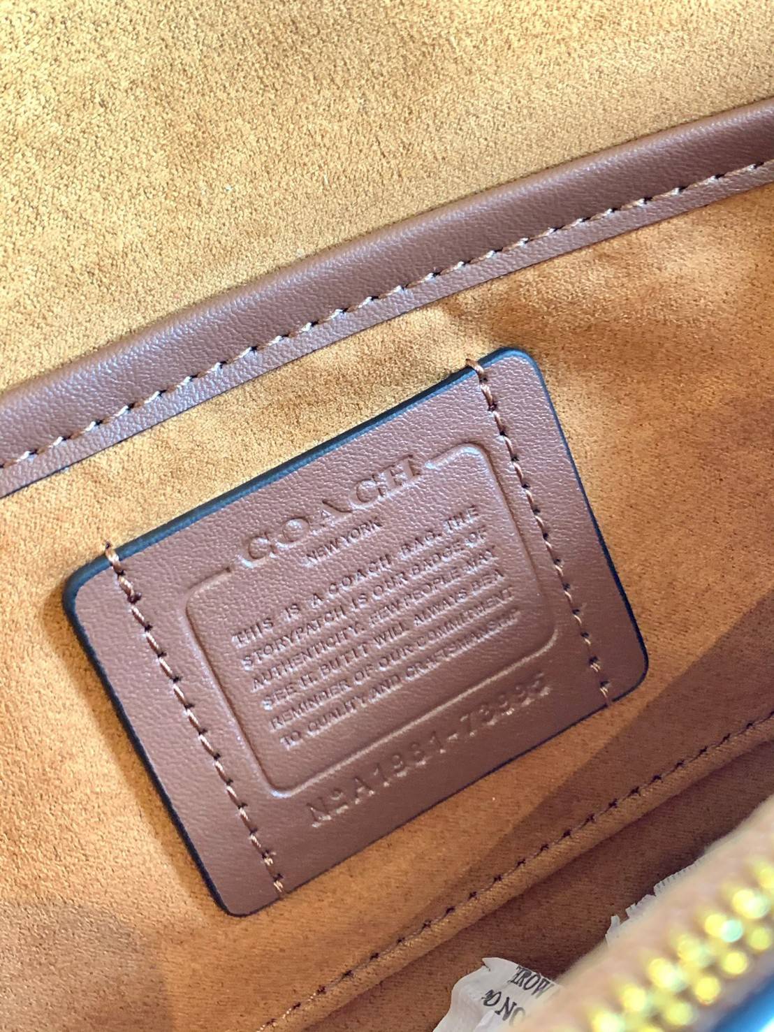 COACH TABBY SHOULDER BAG 26 ((73995)) 📣พร้อมส่งที่ไทยอีกครั้งค่ะ ห้ามพลาด ✔️กระเป๋าหิ้ว//คล้องไหล่//สะพายข้างได้ สุดคุ้ม! หนังแท้อย่างดี ลายหนังสวยนิ่มมือมากค่ะ ✔️ด้านหน้ามีอะไหล่แบรนด์ตัวใหญ่ อะไหล่ทองสวยโดดเด่น ✔️เปิดปิดกระเ