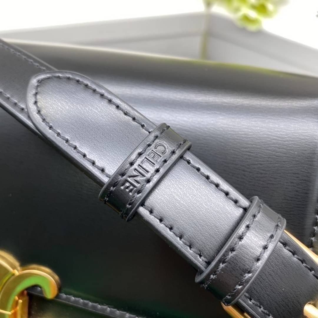 MEDIUM 22cm : CELINE CLASSIQUE TRIOMPHE BAG IN SHINY CALFSKIN / Celine Triomphe Bag / Celine Bag พร้อมส่ง 10 สี เกรดออริ 1:1 กระเป๋าแบรนด์หรูที่ควรมีแห่งปี