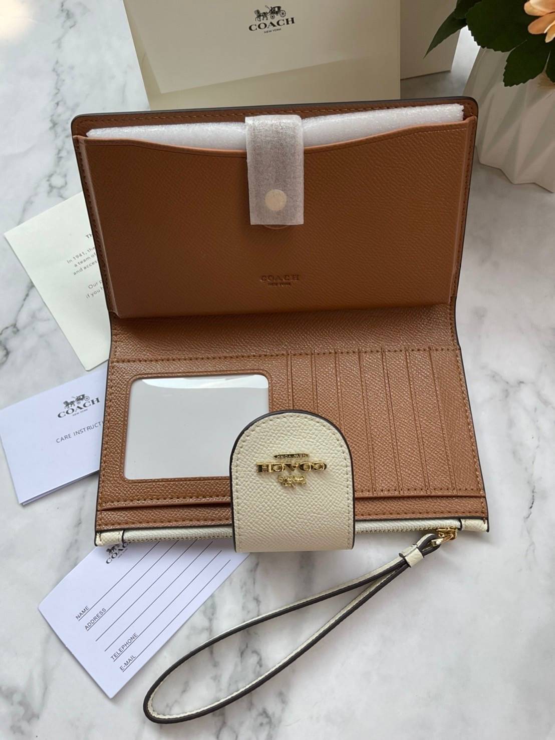 COACH TECH WALLET (COACH C2869) New Coach กระเป๋าสตางค์ใบยาวรุ่นใหม่ ใส่โทรศัพท์ได้ด้วยน๊า!! คอลเลคชั่นสวยหรู