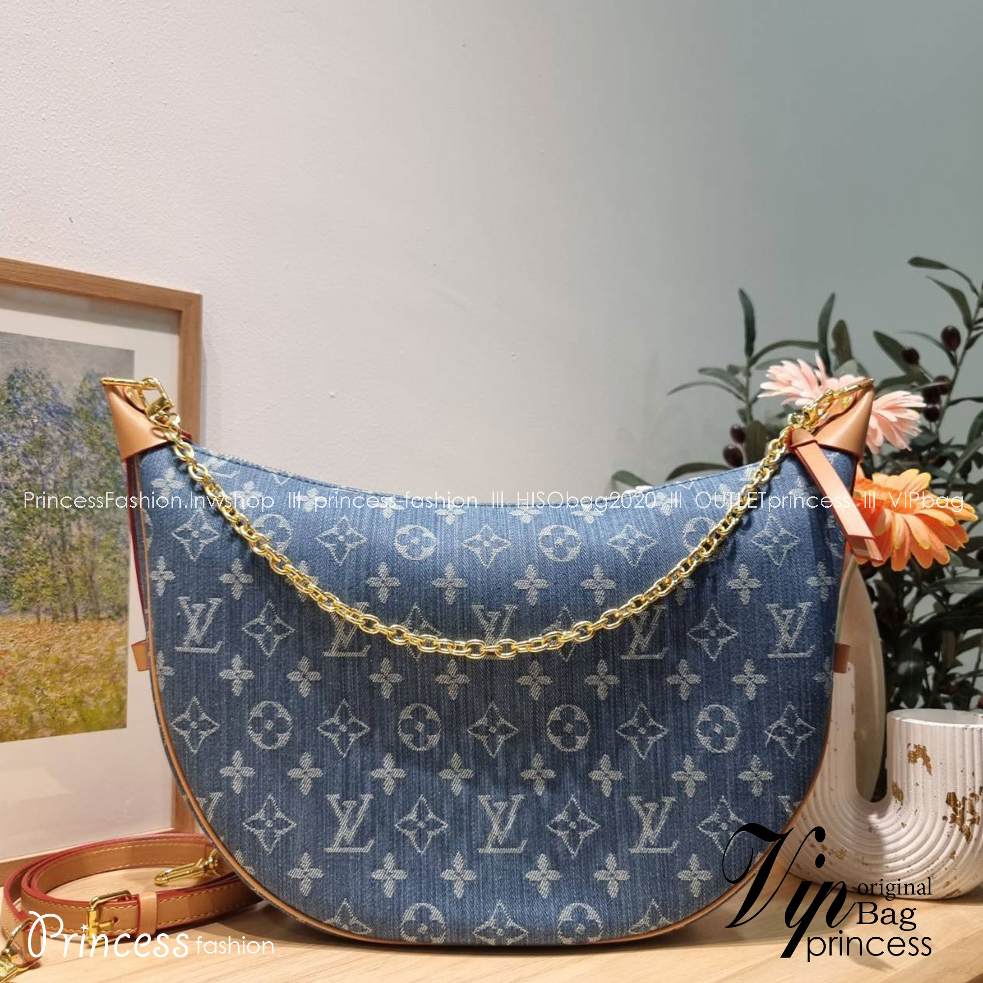 LV loop hobo denim สุดยอดเดอะเบสท์ไอเท็ม กับขนาดใหม่ ใหญ่จุๆ และดีไซน์ยอดฮิตสำหรับซัมเมอร์นี้ กับกระเป๋าสะพายทรงบาแกตต์ สวยหรู ดูแพงมาแต่ไกล