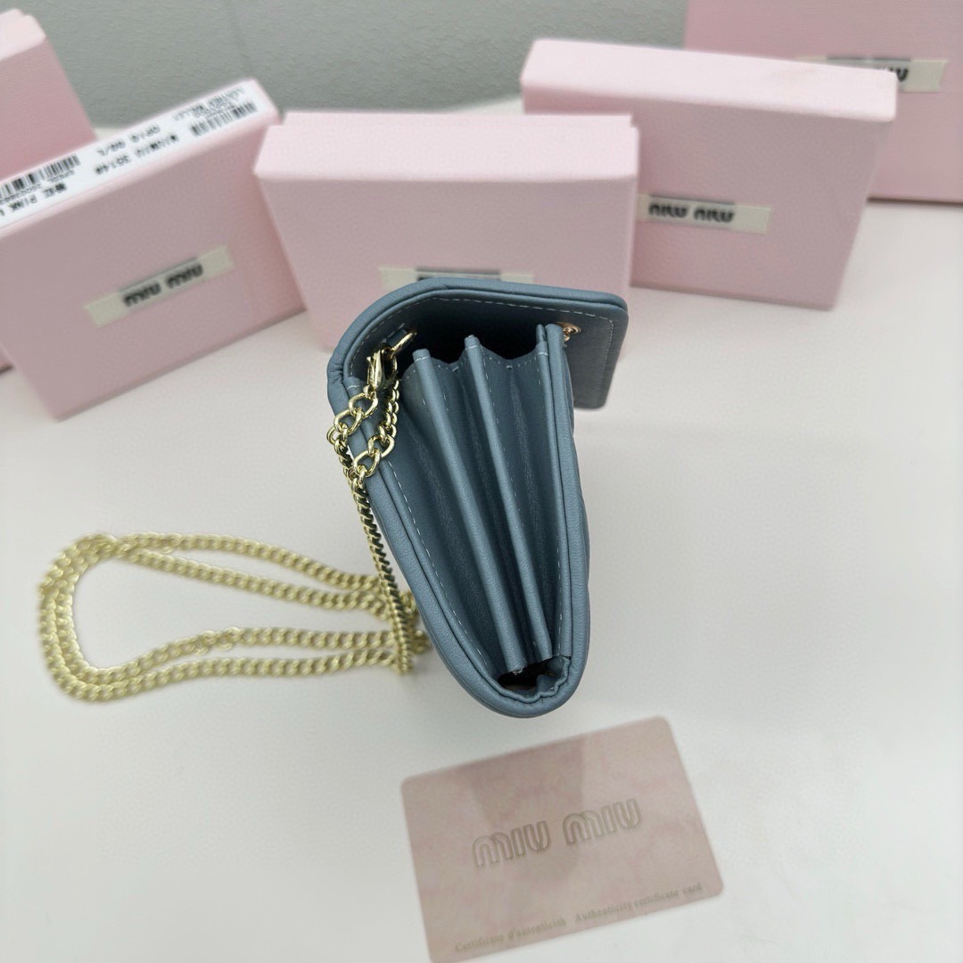 Miu Miu Quilted Wallet On Chain / MIU MIU Wallet Nappa Matelassé Leather กระเป๋าสตางค์หนังแนปป้า พร้อมสายสะพายอะไหล่ทอง