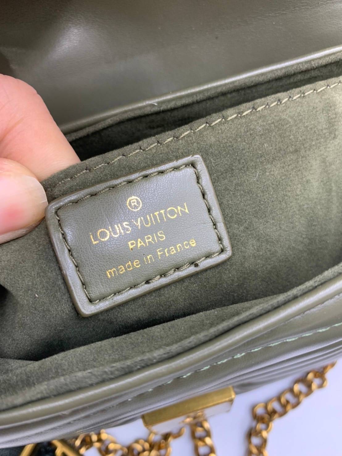 VIP GIFT 】LOUIS VUITTON NEW WAVE MULTI-POCHETTE (4colors)