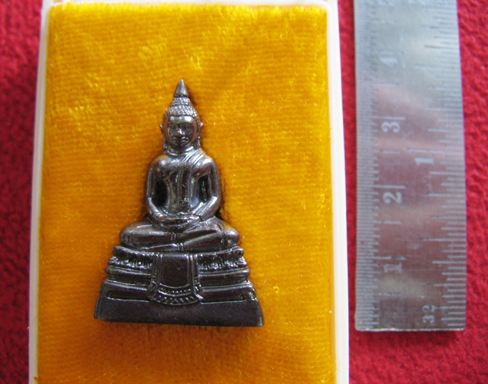 สินค้าหมดค่ะ พระกริ่งหลวงพ่อโสธร เนื้อทองแดงรมดำ รุ่น6 ขึ้นจากแม่น้ำ 246ปี ปี2559 วัดโสธรวรารามวรวิหาร พร้อมกล่องเดิมค่ะ