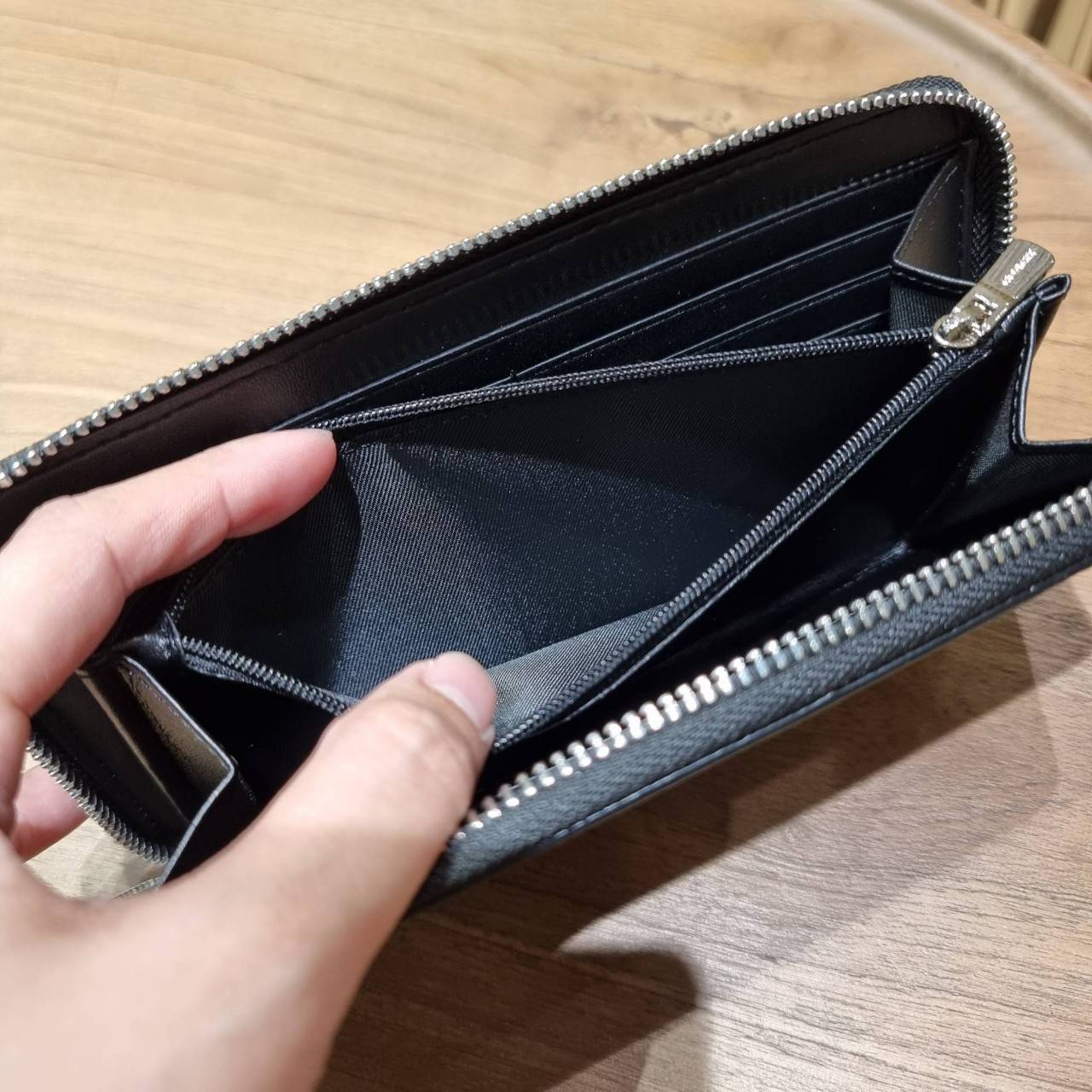 COACH ACCORDION ZIP WALLET IN SIGNATURE CANVAS WITH PRAIRIE ROSE / JUMBO FLORAL / CAMO ROSE FLORAL / MEDLEY BOUQUET PRINT ((F31572/F39189/F26290/F2859)) สวยคลาสสิคไม่มีใครเกิน!! กระเป๋าสตางค์ใบยาว ลวดลายสวย สีสันโดดเด่น วัสดุหนังแคนวาสเคลือบ เปิด-ปิดด้วยซ