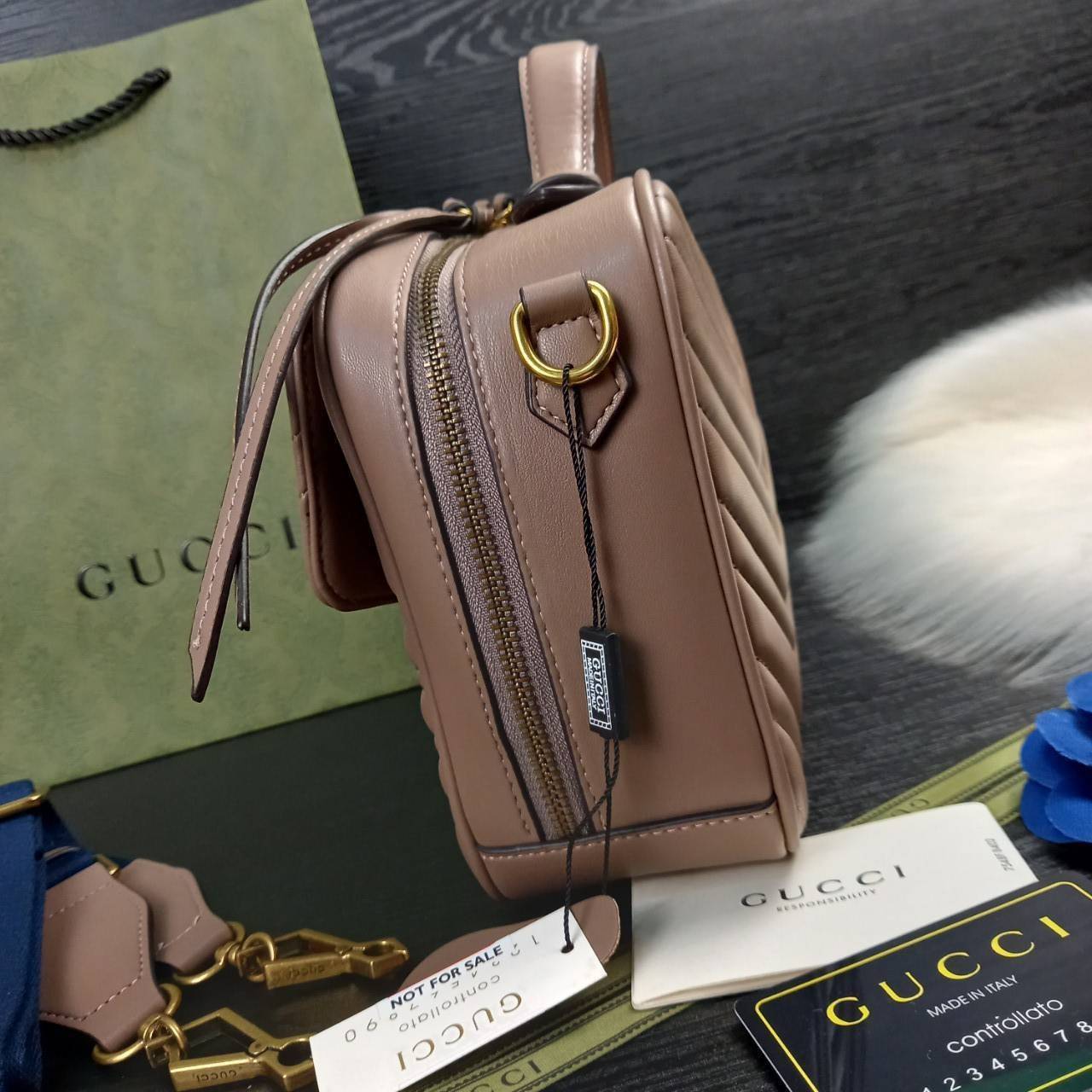 VIP GUCCI GG MARMONT TOP HANDLE SHOULDER BAG / BOLSA GG MATELASSE กระเป๋าถือ กระเป๋าสะพาย คอลเลคชั่นสุดหรู มาพร้อมสายสปอร์ตสะพายยาว สามารถปรับระดับได้ ถอดได้ เป็นอีกรุ่นที่โดดเด่นมากๆ การใช้งานคล้องตัวสุดๆ โดดเด่นด้วยโลโก้ GG ขนาดใหญ่เป็นเอกลักษณ์