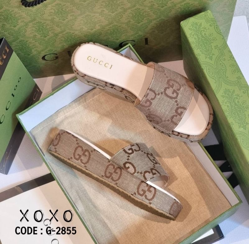 Gucci Sandals แตะสวม ส้นเสมอ ใส่สบายมาก น้ำหนักเบา หนังลายแบรนด์ แมทส์ชุดง่าย สวย หรู