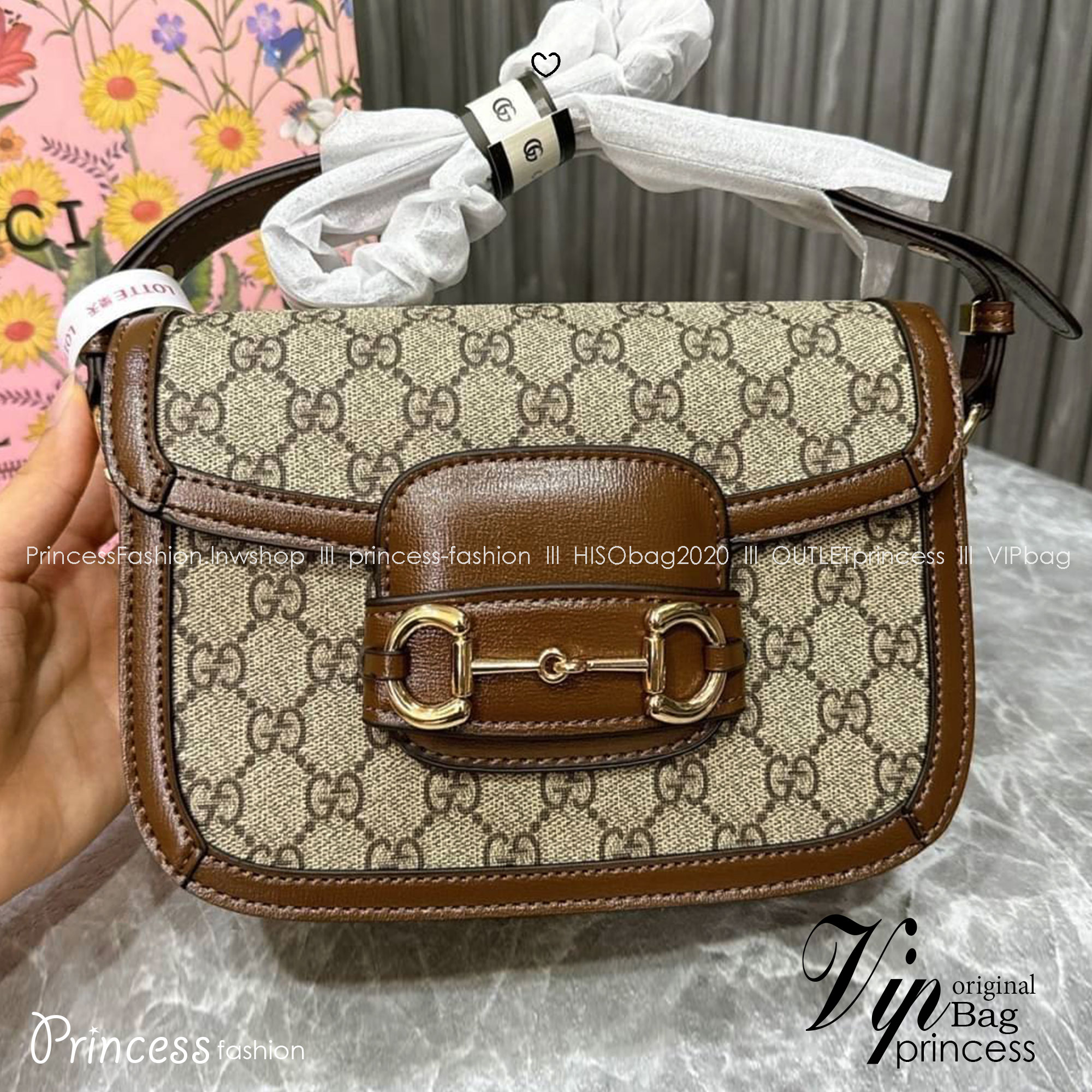 Gucci Horsebit 1955 mini shoulder bag 20cm กระเป๋าสะพายทรงคลาสสิค หรูหรา รุ่นยอดนิยม!! มากี่รอบก็ไม่เคยพอ!! ใช้แล้วดูดีมีเสน่ห์ขึ้นทันที สวยผู้ดี ดารา เซเลปใช้กันเพียบ งานสวยอยู่ทรง