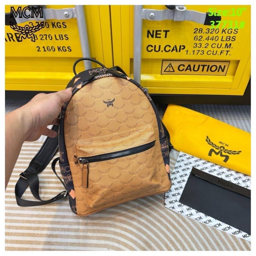 ORI | M.C.M Stark Backpack in Monogram Mix กระเป๋าเป้แมกซี่คอลใหม่ โดดเด่นด้วยดีไซน์สีดำด้านข้างและสายกระเป๋าตัดสีกันได้อย่างลงตัว Best seller Unisex ของงานเป้จริงๆ