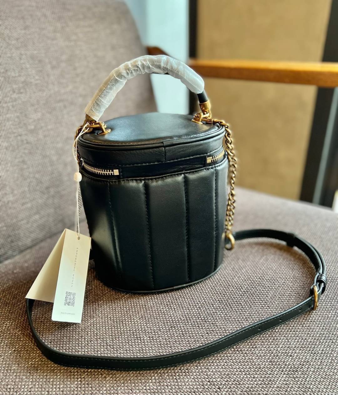 KIRA VANITY SHEEPSKIN / Tory Burch Kira Sheepskin Chain Messenger Handbag ((138999)) ที่สุดของความสวย ที่สุดของความLuxurious พร้อมส่งที่ไทย ล่าสุด! กับกระเป๋าหิ้วก็หรู สะพายข้างก็เริ่ด