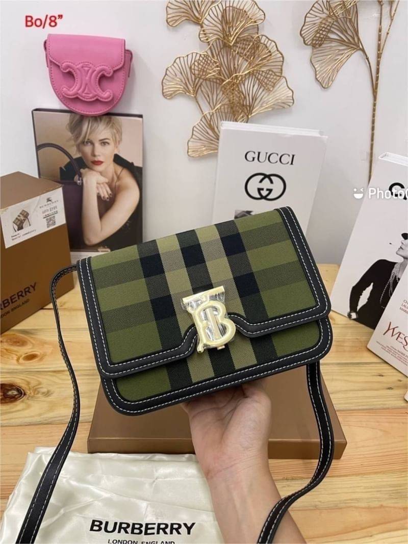 BURBERRY FRAGRANCES CROSSBODY BAG / BURBERRY SMALL CHECK CANVAS AND LEATHER TB BAG สีเขียวเหนี่ยวทรัพย์!! สีเข้าใหม่ คอลเลคชั่นที่ปังตลอดปี รอบนี้ออกแบบสไตล์ผู้ดีอังกฤษ