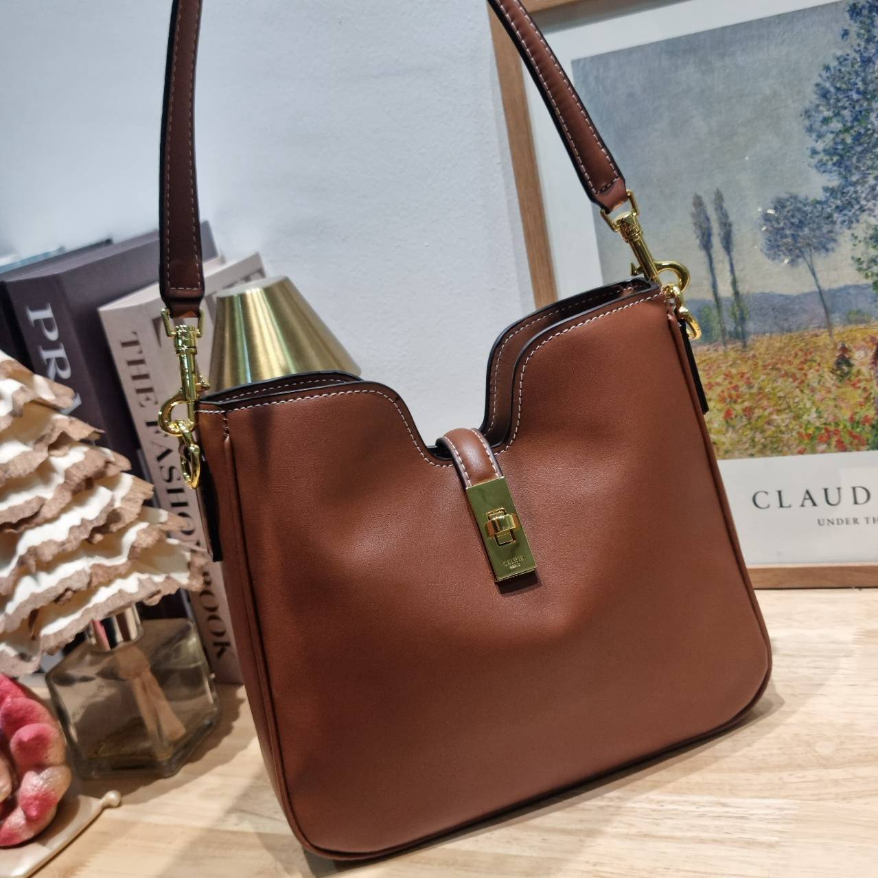 CELINE small camille soft bag มาแรงมาก! กับกระเป๋าที่ตัวแม่ใช้กันเยอะสุดๆ แม่ชมเอย อินฟลูดังๆมีใช้กันครบ ด้วยรูปทรงยอดนิยม