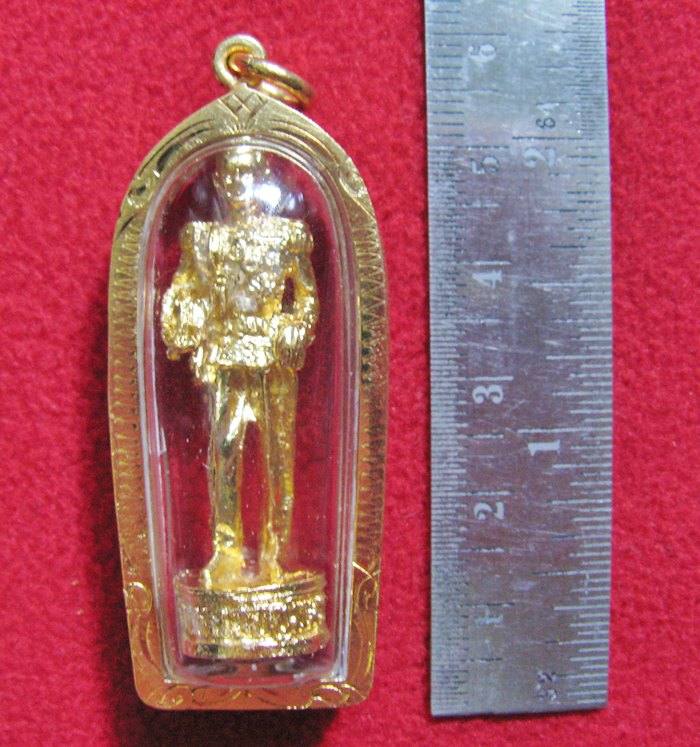 สินค้าหมดค่ะ องค์กรมหลวงชุมพรประทับยืนเนื้อทองเลี่ยมทองไมครอนพร้อมใบคาถาค่ะ