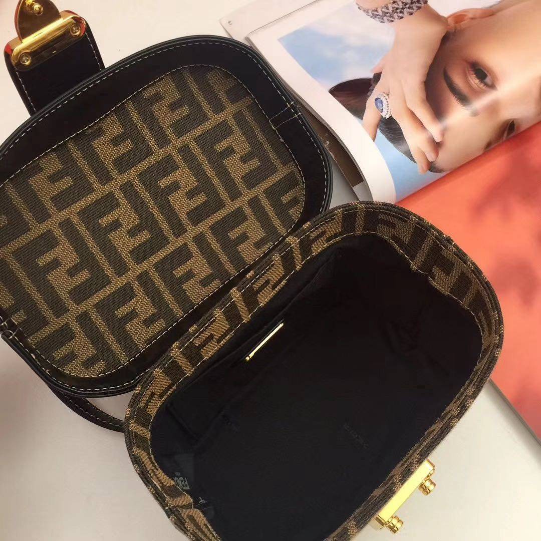 หนังแท้ Fendi Brown Zucca Vanity Bag
