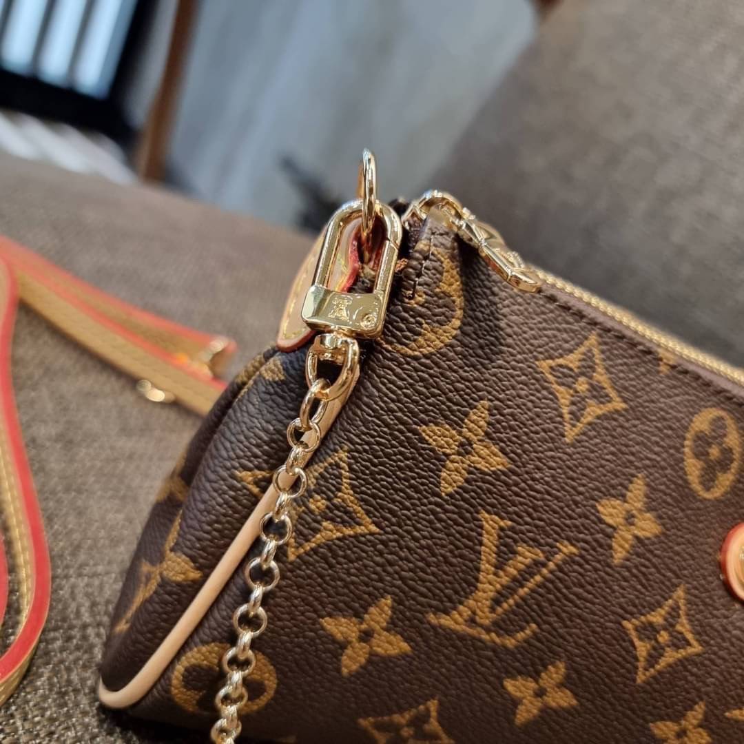 LV CROSSBODY CLUTCH BAG WITH CHAIN / LV Eva Clutch Crossbody Bag กระเป๋าสะพายวีไอพีพรีเมี่ยม วัสดุหนังแคนวาสคุณภาพ โลโก้เพลทอะไหล่ทอง คมชัด หรูหรา เปิด-ปิดกระเป๋าด้วยซิป ภายในเป็นช่องโล่ง ใส่ของใช้สำคัญได้สบายๆ มือถือ พาวเวอร์แบงค์ เครื่องสำอางค์ ของจุกจิ