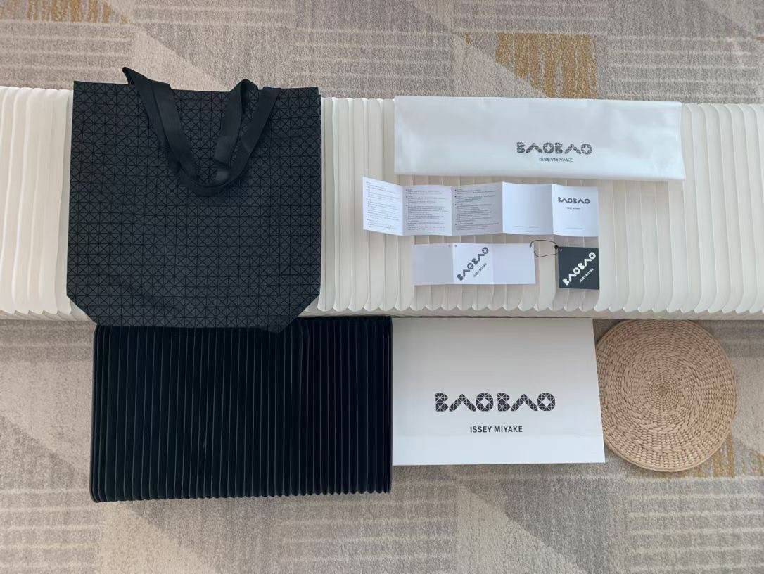 VIP 】Bao Bao Issey Miyake Cart Tote Bag พร้อมส่งที่ไทย รุ่นใหม่ล่าสุด สามารถใช้ได้ทั้งผู้หญิงกับผู้ชาย เบาสบายจุของได้เยอะสามารถทนทานต่อน้ำหนักได้สูงใช้งานได้ยาวๆเลยค่ะ
