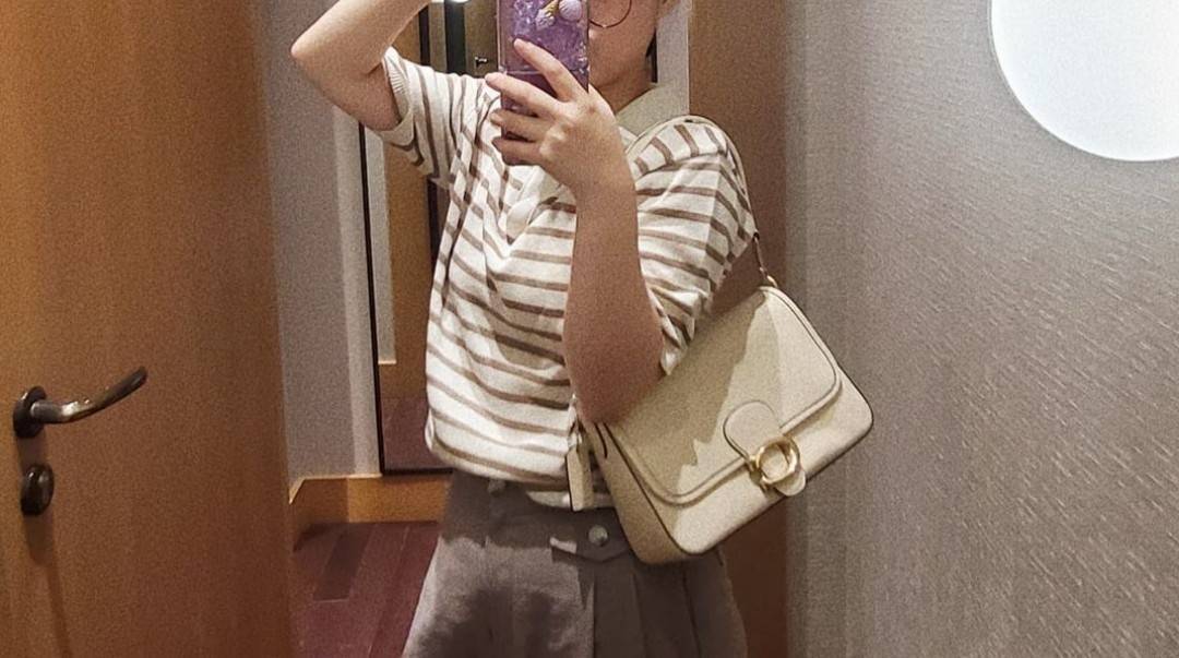 COACH SOFT TABBY SHOULDER BAG (C4823//C5261) กระเป๋าถือ กระเป๋าสะพาย ที่ใครๆก็เข้าถึงได้ หรูหรา คลาสสิค ลุคเรียบร้อย แต่ความสวยไม่น้อย! ดาเมจความลุคผู้ดีรุนแรงมาก!!เกินต้าน!!// วัสดุหนังแท้ทั้งใบ หนังเรียบ หนังนิ่มมากๆ อยู่ทรงสวยมากๆด้วย// ด้านในโล่งกว้าง