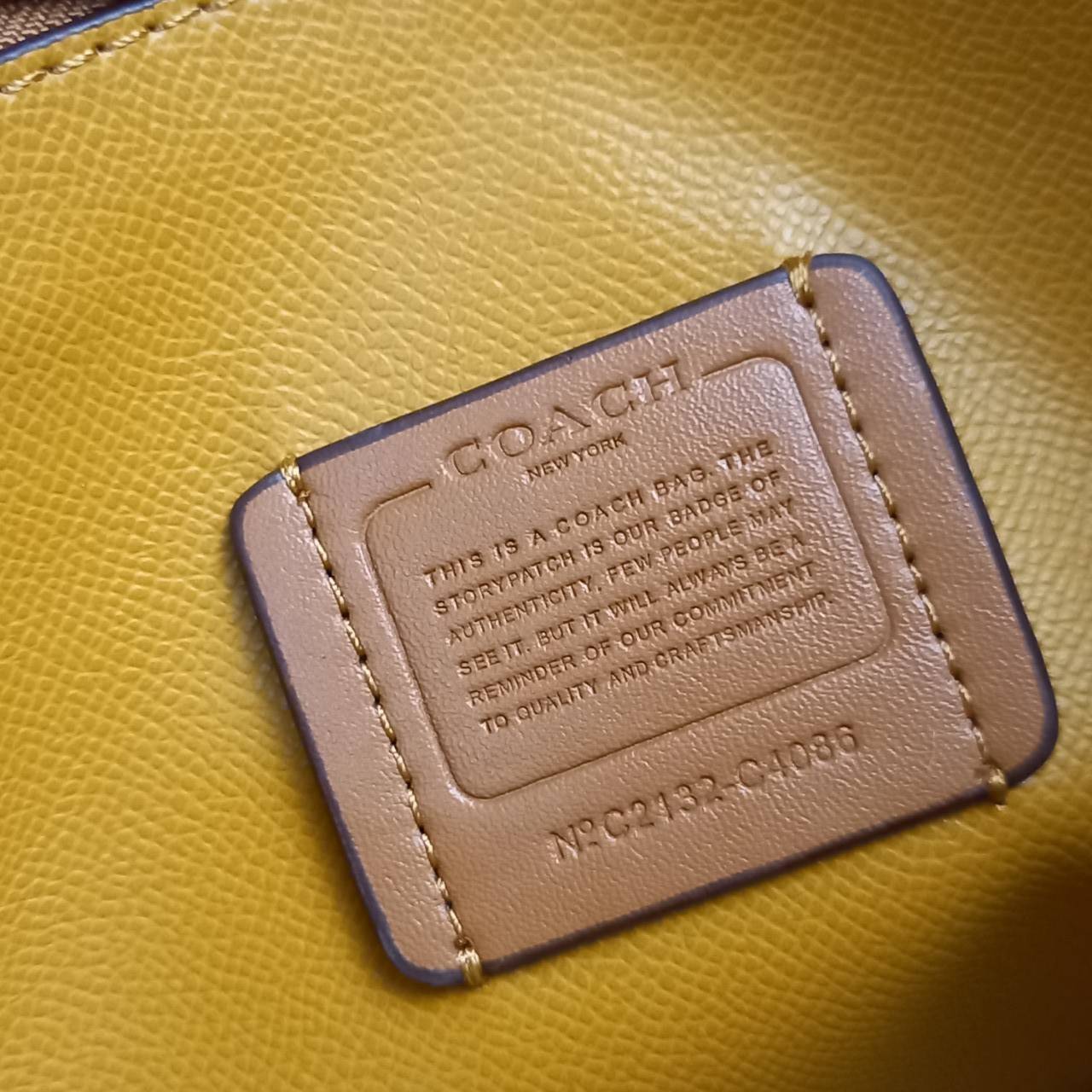 เอาอีกแล้วนะยูวว สวยน่ารักเบอร์นี้ COACH MOLLIE 25 TOTE IN SIGNATURE JACQUARD WITH STRIPES (C4086)🌺รีบมาสวยก่อนใครที่นี่เลย🤩🌈//กระเป๋าถือ กระเป๋าสะพาย ทรง TOTE ขนาดน่ารักกำลังดี ดีไซน์ใหม่ ลวดลายโดดเด่นสะดุดตา//วัสดุJACQUARDทอลาย ผ