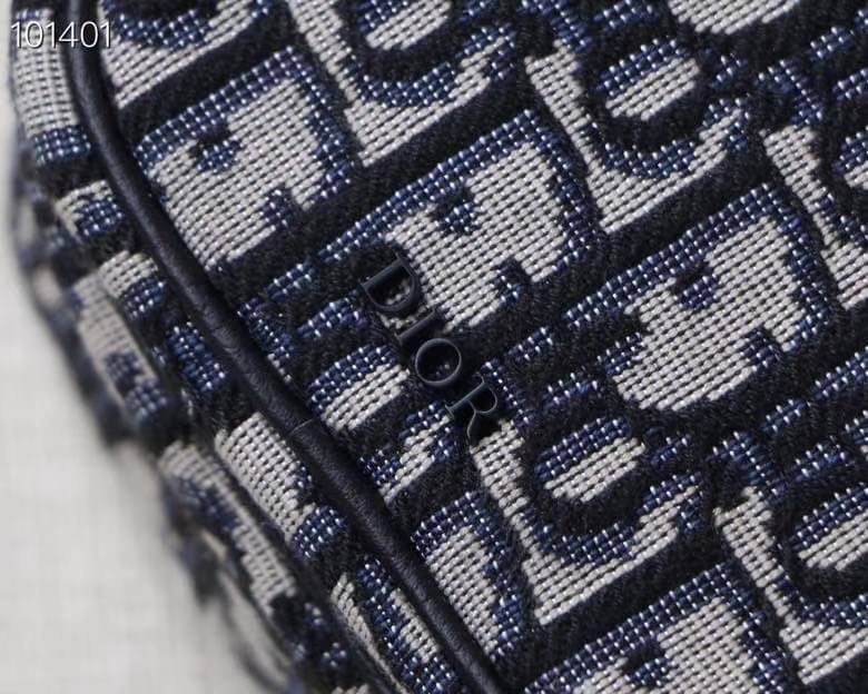 หนังแท้ DIOR OBLIQUE AITPODS MINI BAG พร้อมส่งที่ไทย งานหนังแท้และผ้าแจ็คการ์ดออริจินอล ภาพสินค้าถ่ายจากงานขายจริง ใช้งานต่างประเทศได้