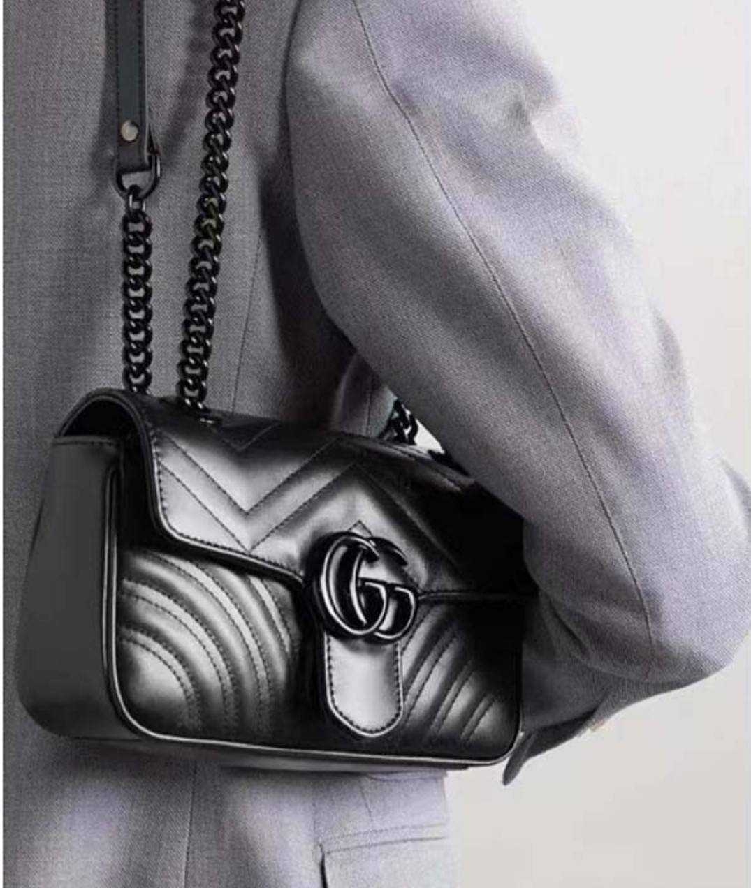 GG MARMONT SHOULDER BAG กระเป๋าสะพายข้างรุ่นคลาสสิค ดีไซน์ใหม่ อะไหล่ดำ สะพายขับผิว ดูแพง อัพลุคได้สบายๆ เปิด-ปิดด้วยตัวกดล็อคแน่นหนา ด้านหลังดีไซน์รูปหัวใจ 🖤