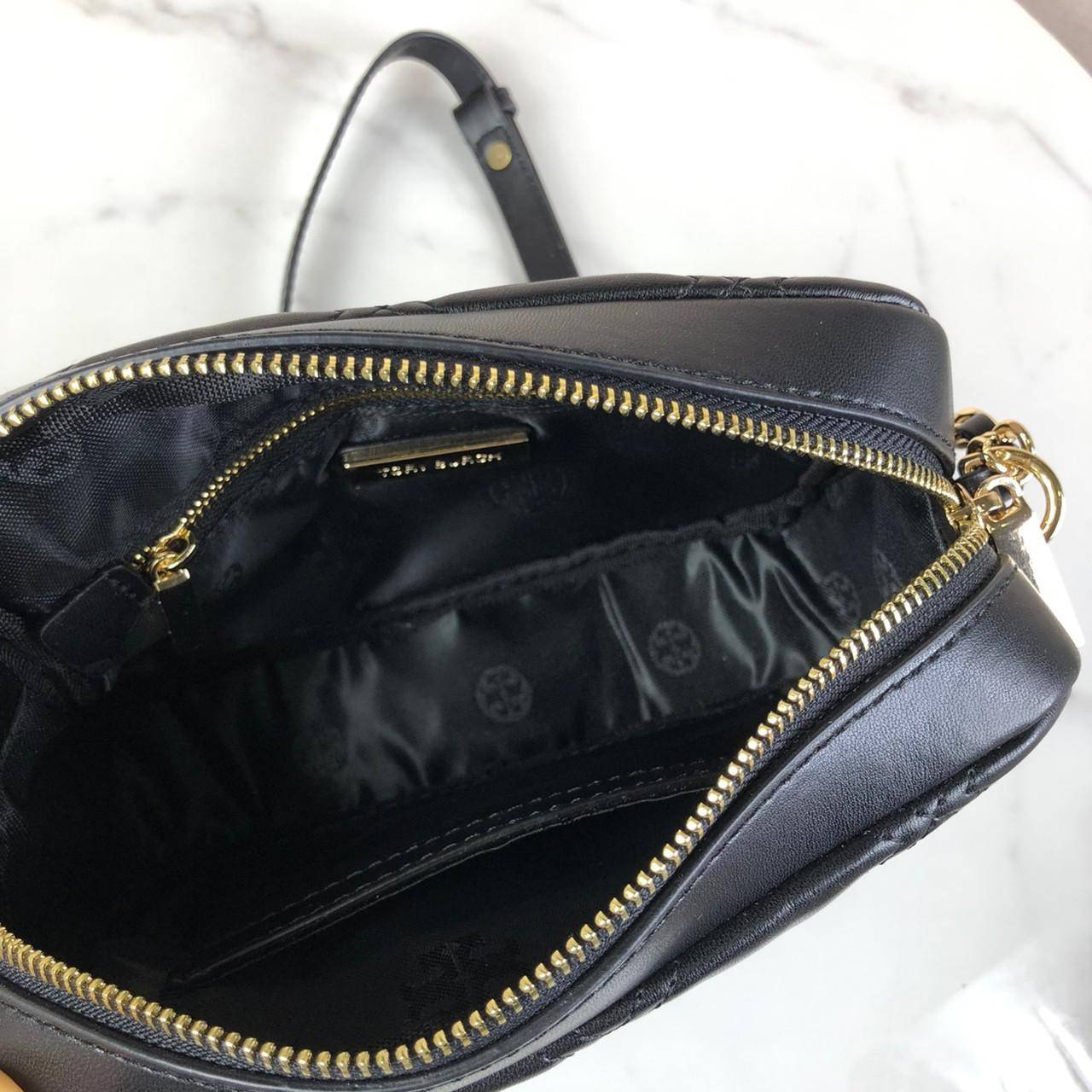 ของแท้ 💯% กระเป๋าสะพาย TORY BURCH ด้านหน้ามีช่องใส่ของ 1 ช่อง ด้านบนเปิด - ปิดกระเป๋าด้วยซิป