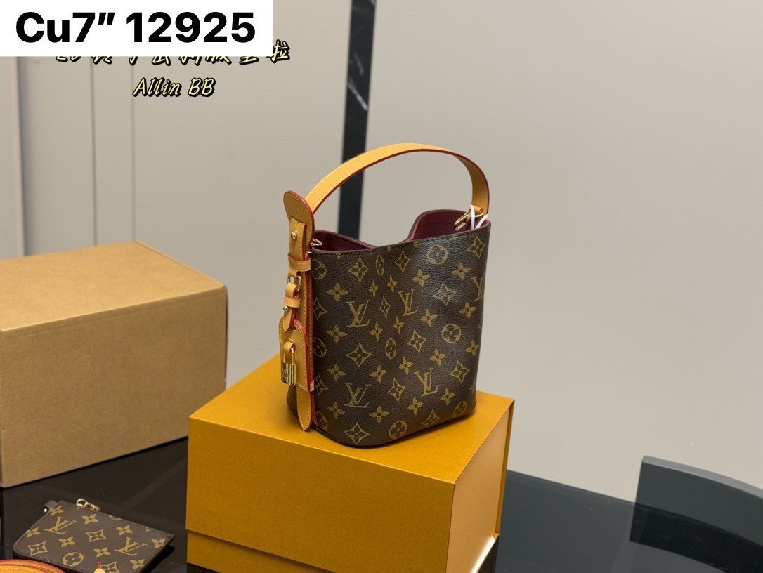 LV All In BB bag กระเป๋าทรงบัคเก็ตไซส์เล็กน่ารัก พร้อมใบลูกแยกใช้งาน และแม่กุญแจ/เนมแท็กสวยหรูโดดเด่น ดีไซน์คลาสสิคคงความเอกลักษณ์