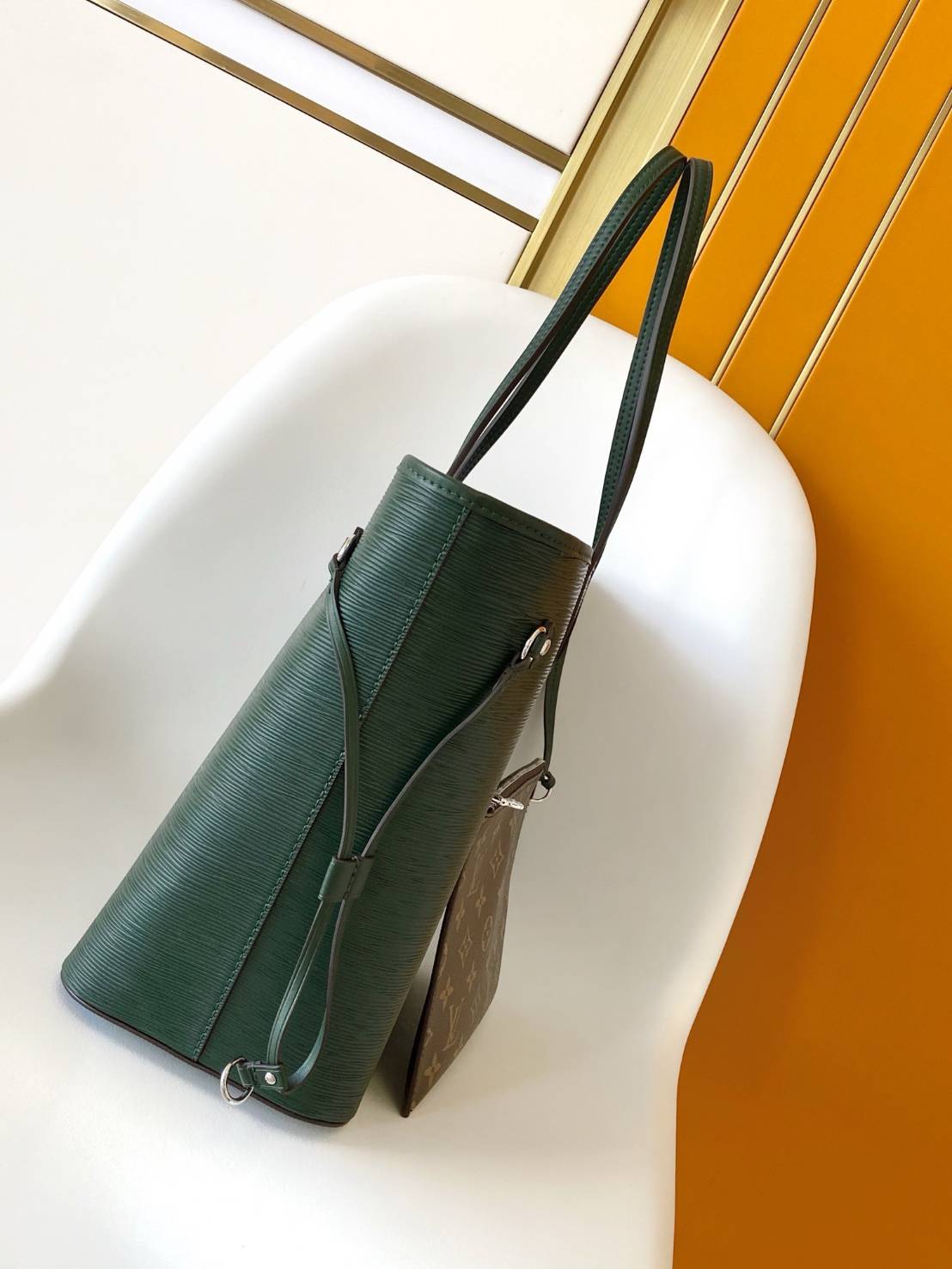 เกรดเทพ Top ORI | LV Neverfull MM Epi Leather กระเป๋าทรงโท้ทเนเวอร์ฟูล หนังแท้เกรดดีสุด หนังลายไม้ พร้อมใบลูก ลายโมโนแกรม ด้านในบุด้วยซับในไมโครไฟเบอร์ ช่องพ็อกเก็ต ซิป 1 ช่อง งานสวยมาก ตัดเย็บดีทุกจุด 🤍 เกรดเทพออริจินอล สลับแท้ 1:1