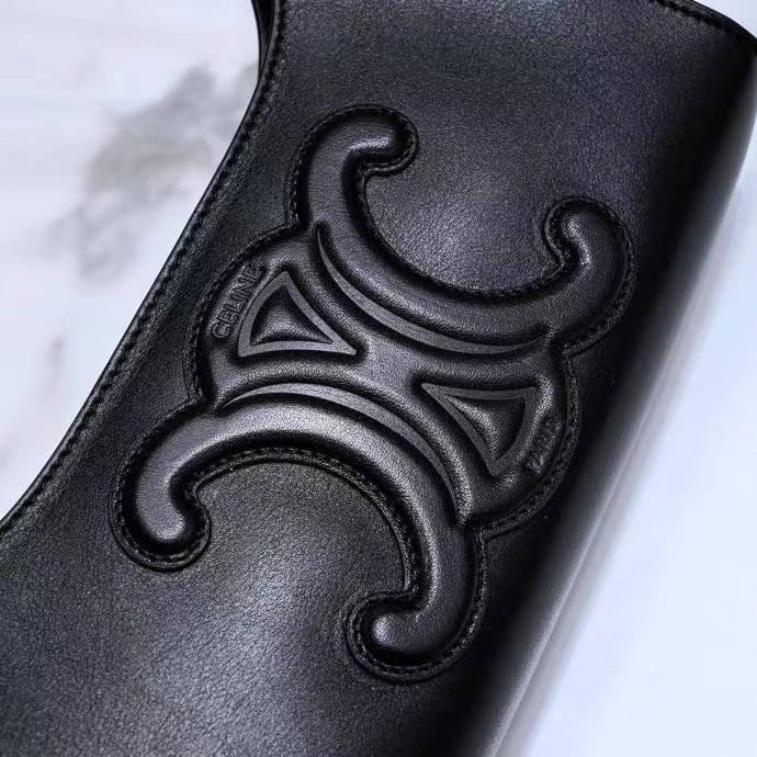หนังแท้ CELINE SHOULDER BAG CUIR TRIOMPHE IN SMOOTH CALFSKIN ภาพสินค้าถ่ายจากงานขายจริง ใช้งานต่างประเทศได้